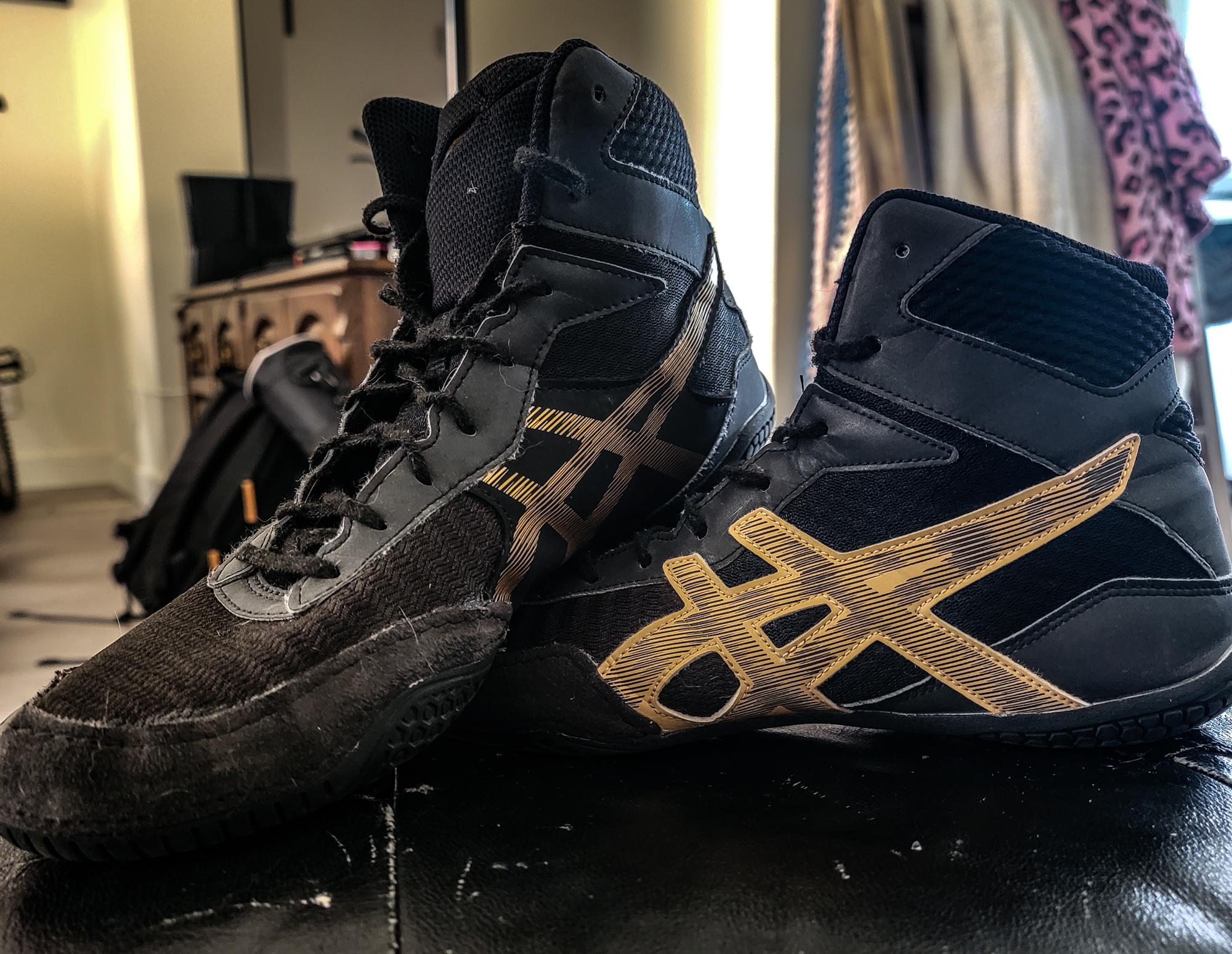 Racing shoes are expensive. Wrestling shoes are not.🏁😁 r/simracing