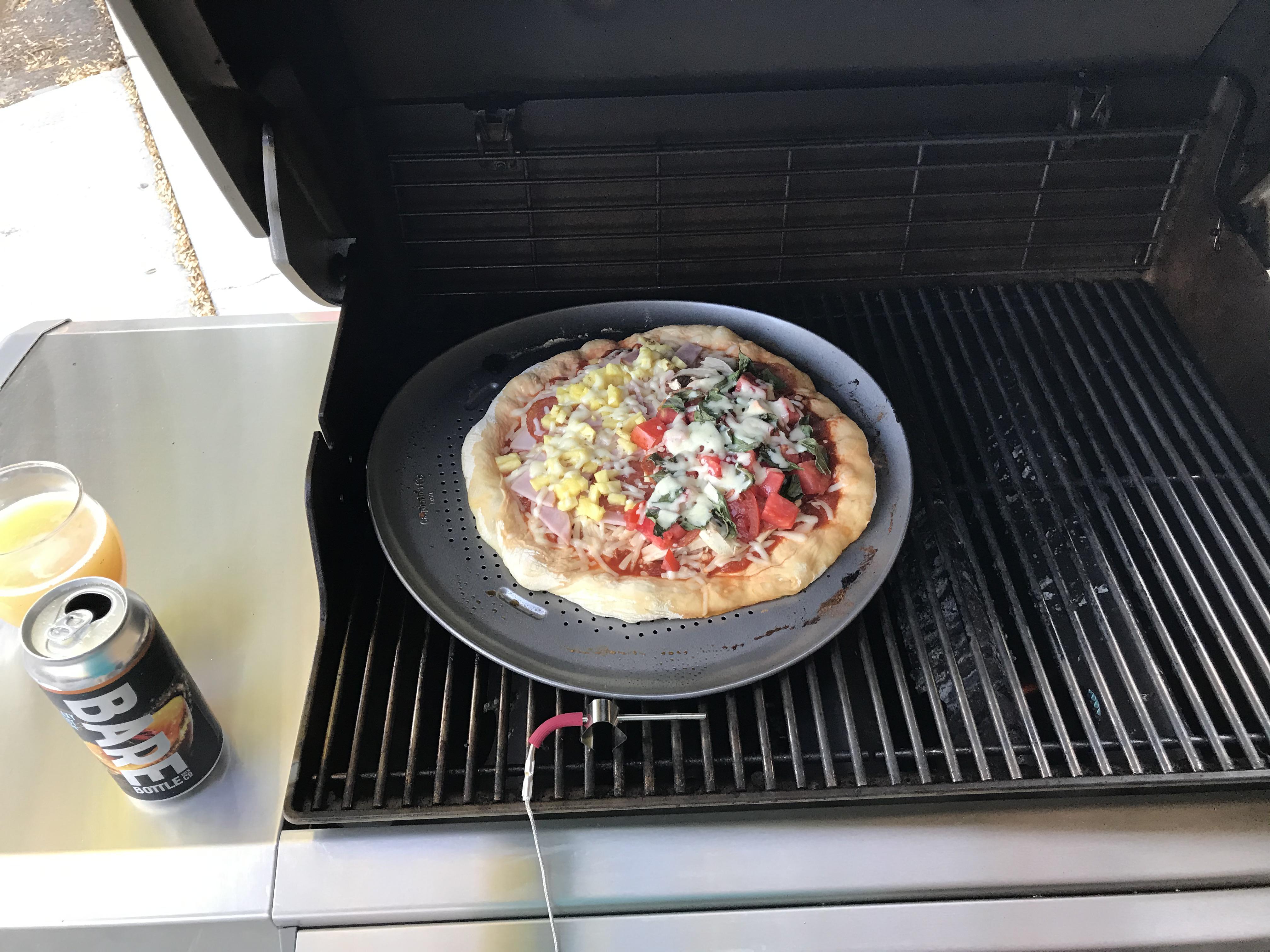 Grilling pizzas...that okay here? r/grilling