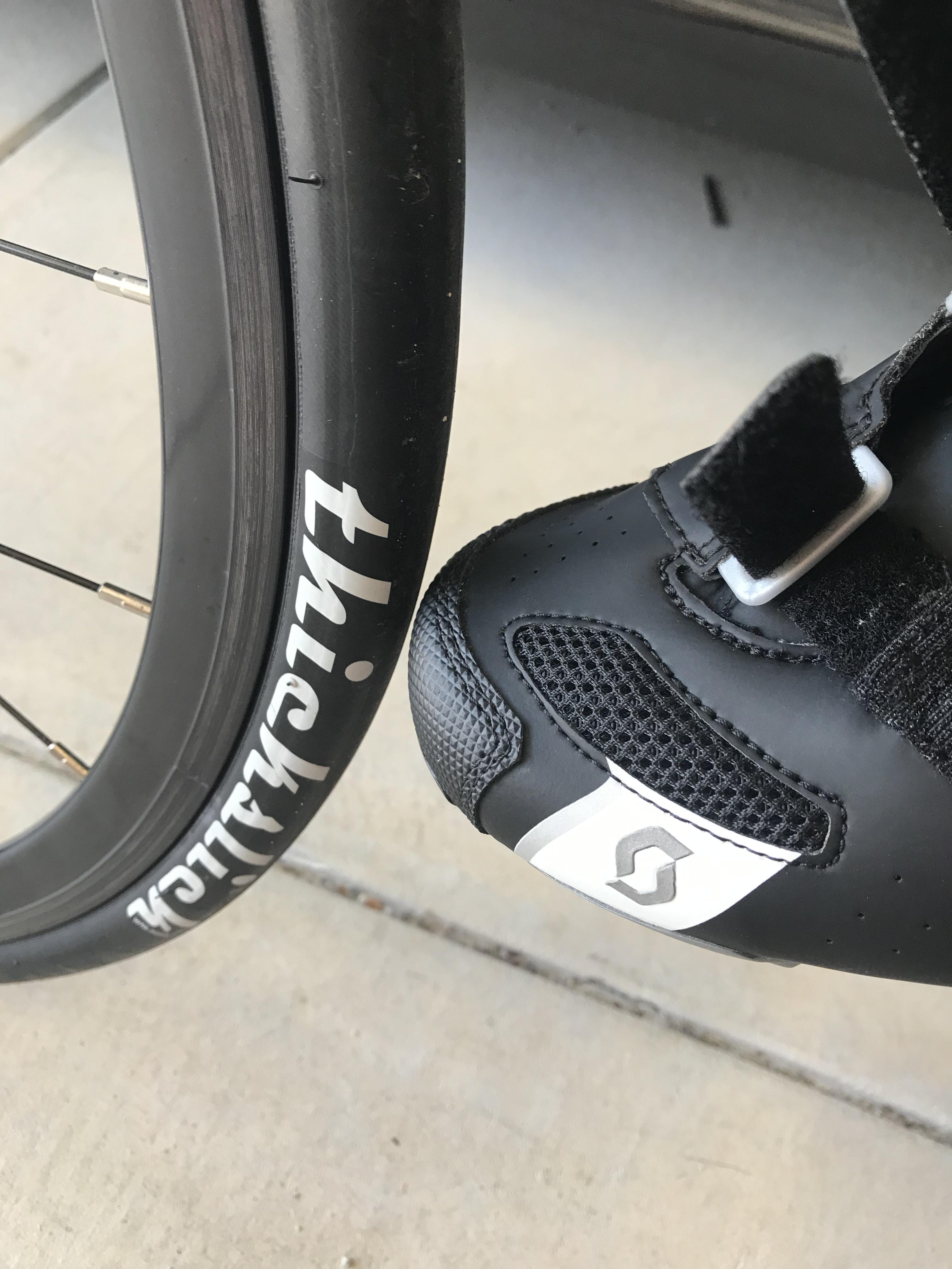 The shyest of all shy toe overlap precision r/FixedGearBicycle