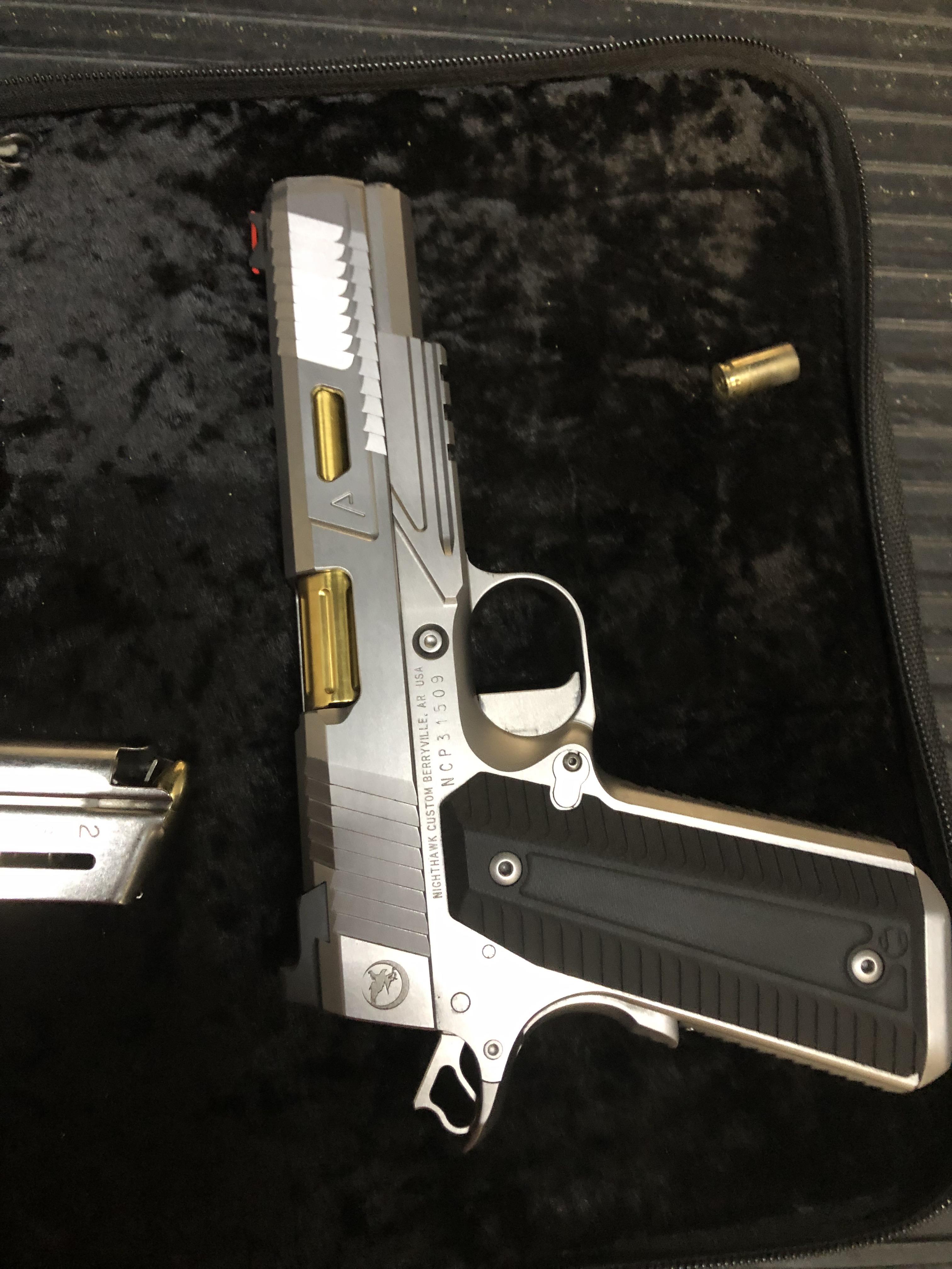 Nighthawk vs Wilson combat... nighthawk wins! r/1911