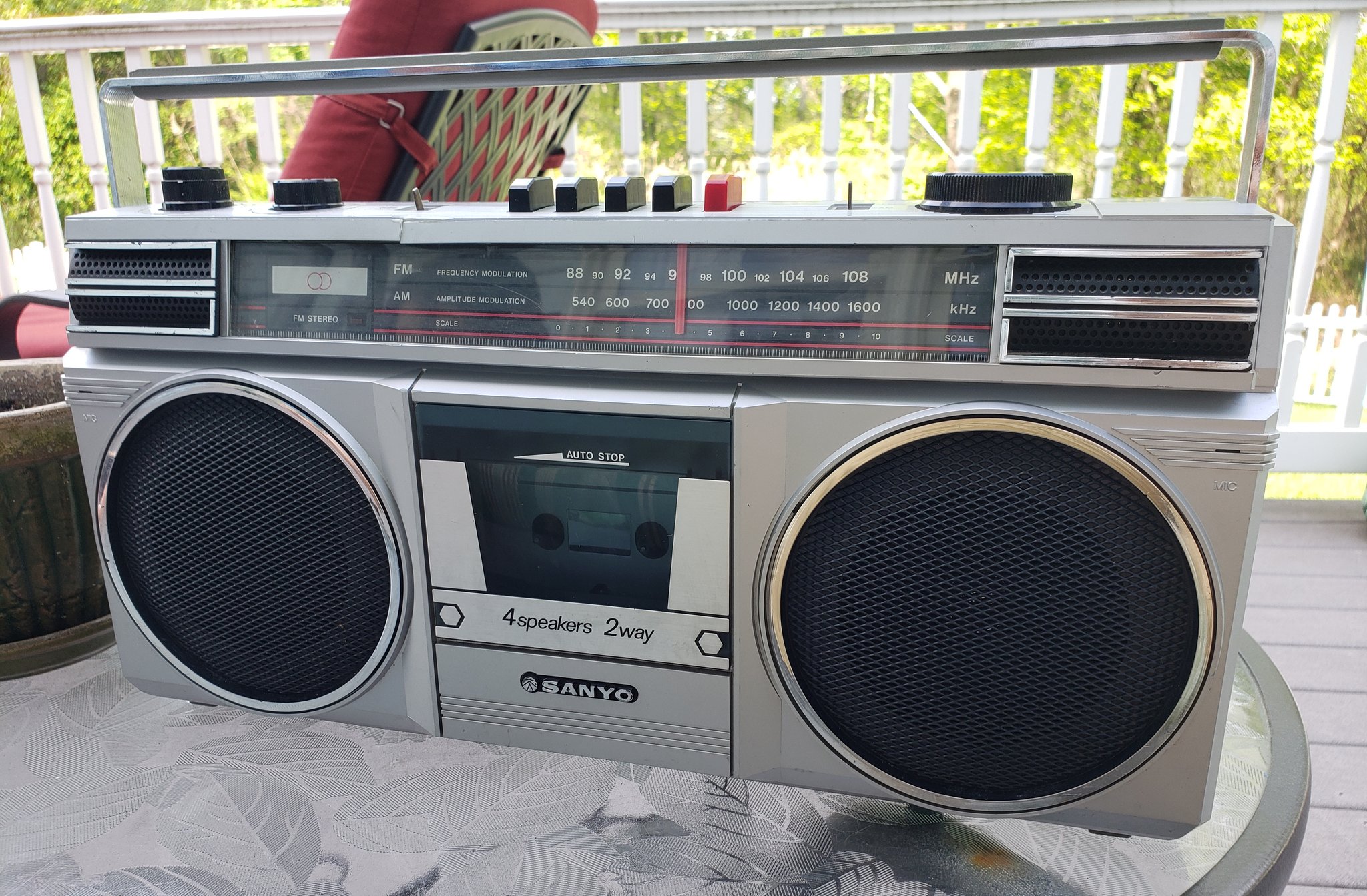 Found My Old BoomBox Still Works (6 DBatteries) Weighs a ton! r/80s