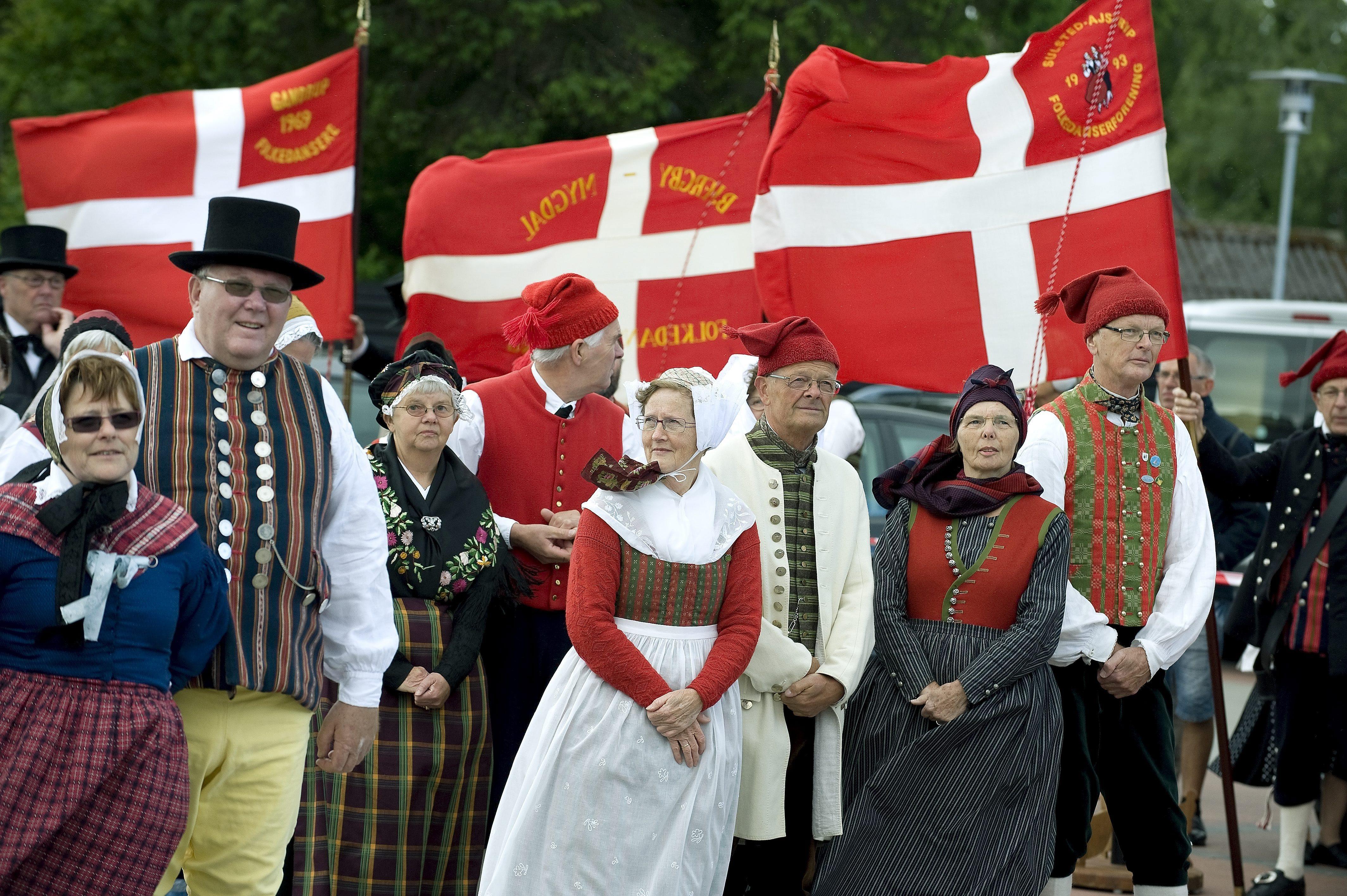 Traditional Danish costumes (early 1700s?) r/europe