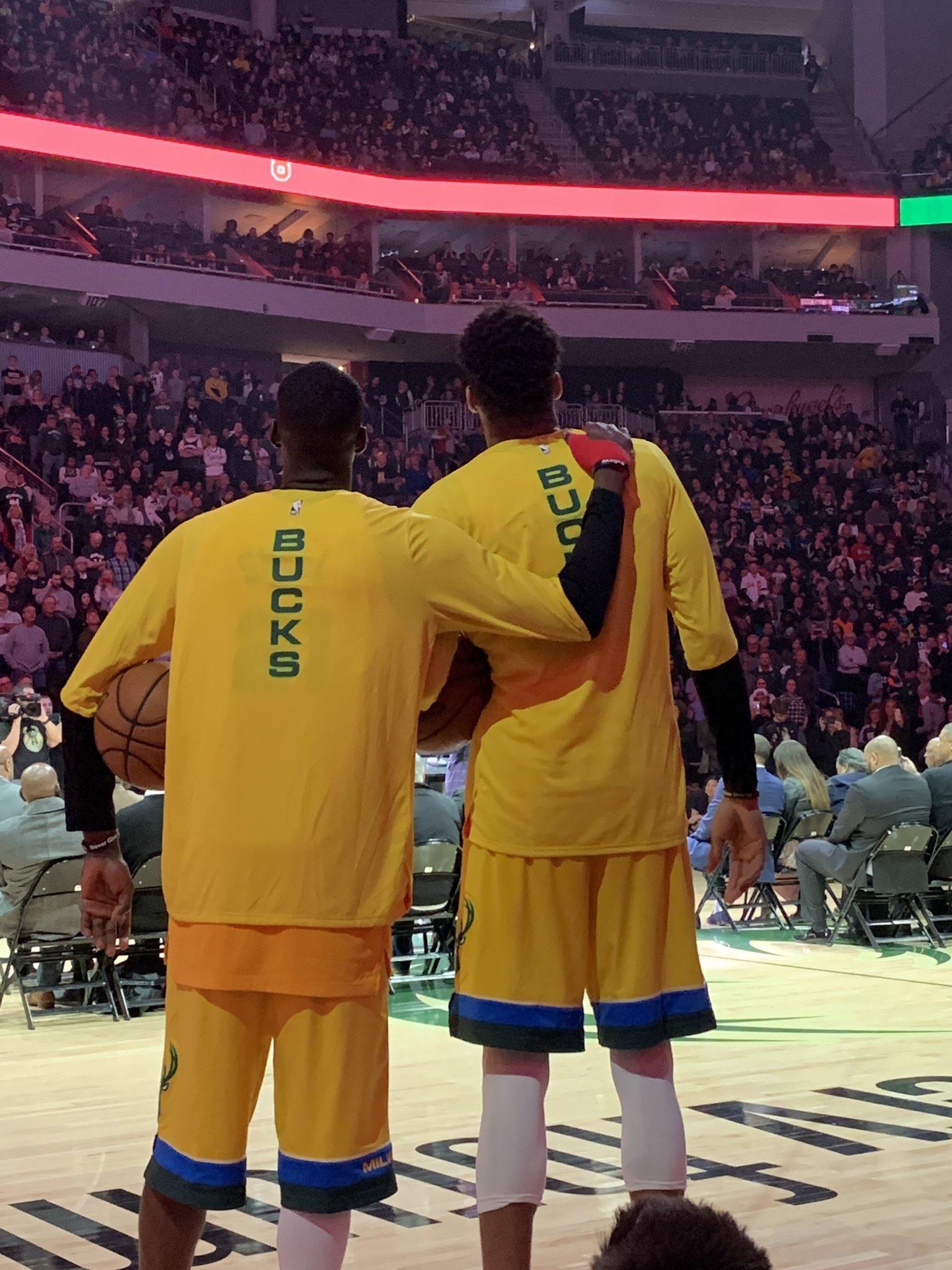 Bucks fans looking at the Eastern Conference Standings like r/MkeBucks