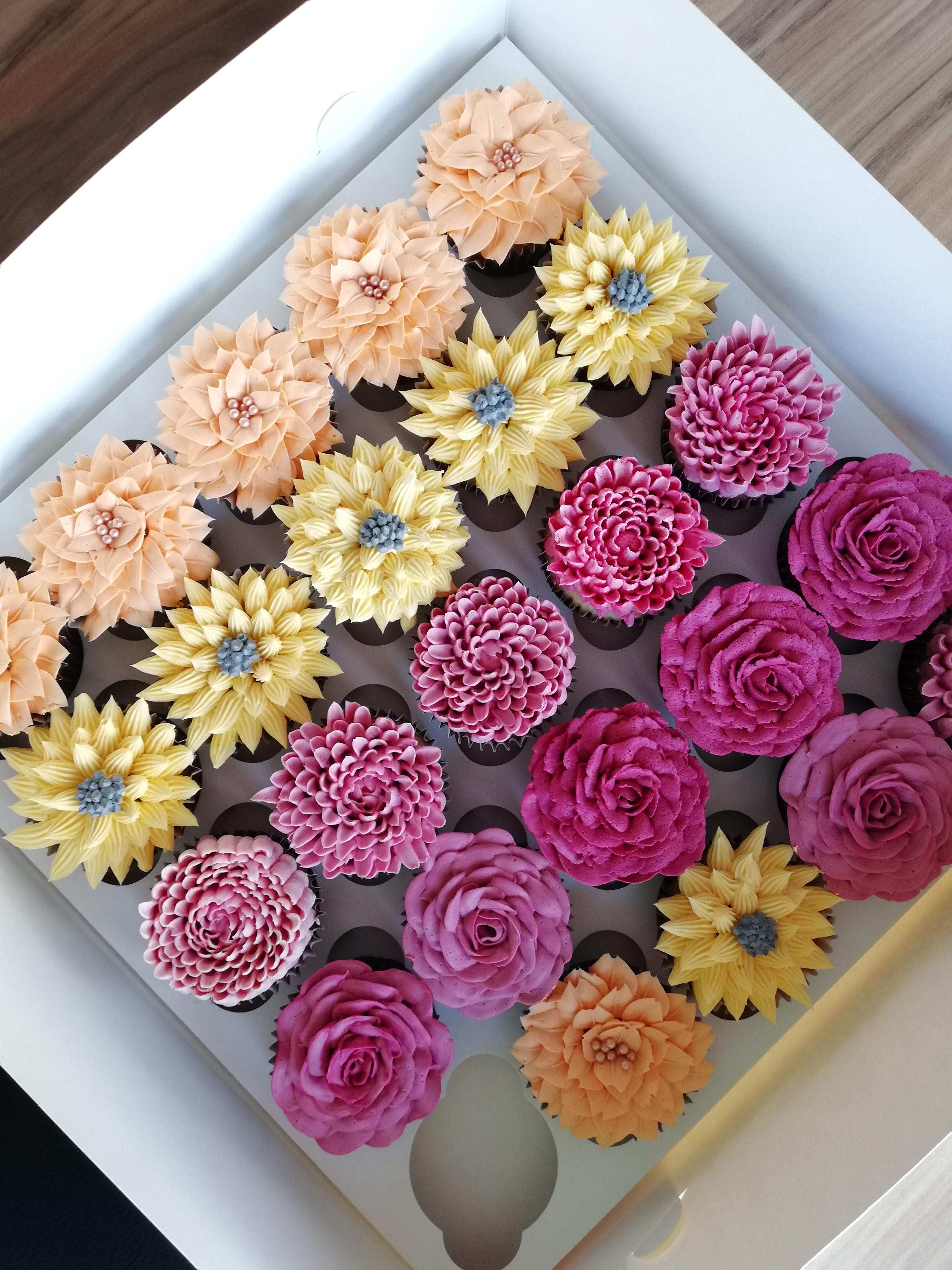Flower cupcakes r/Baking