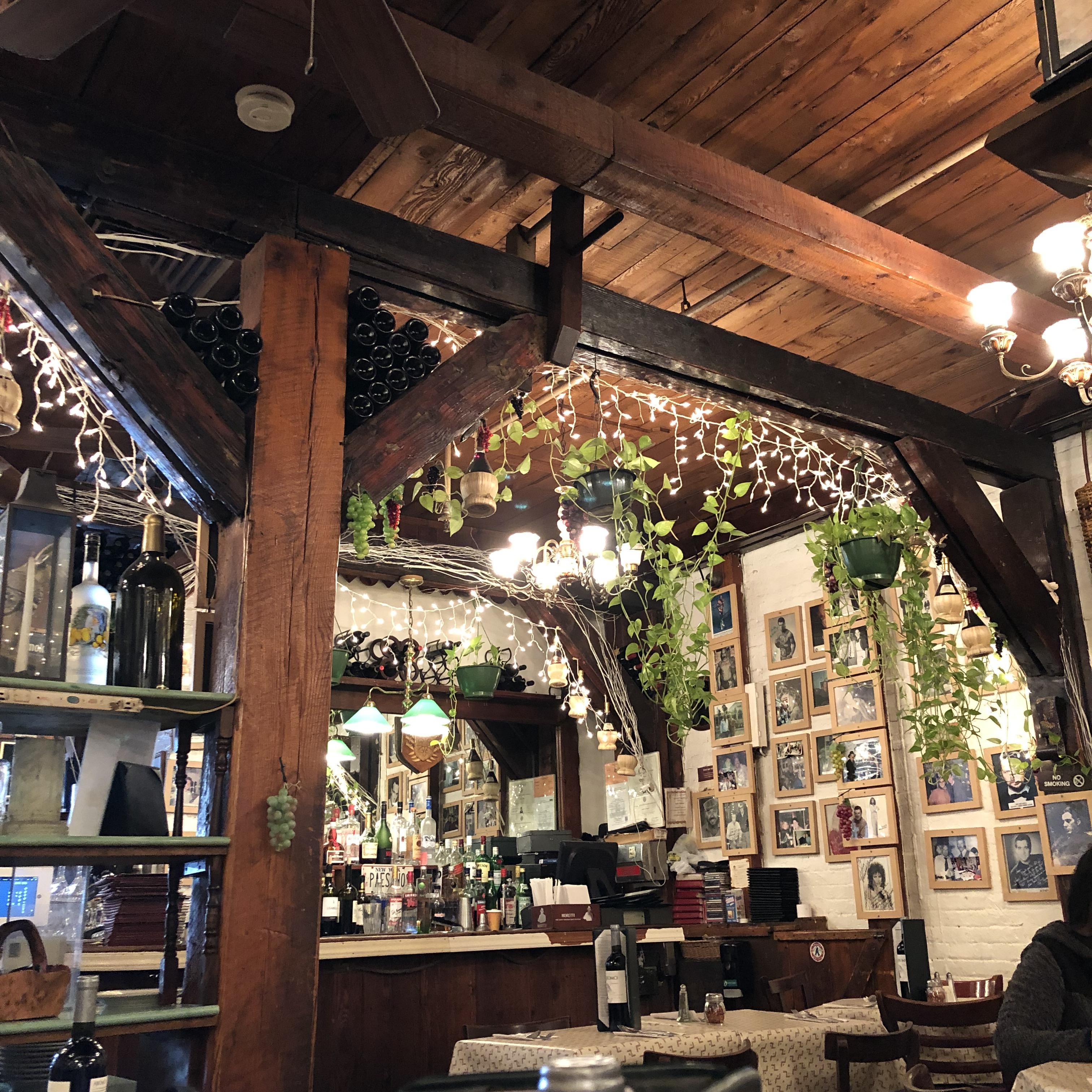 Restaurant in Little Italy, NYC r/CozyPlaces