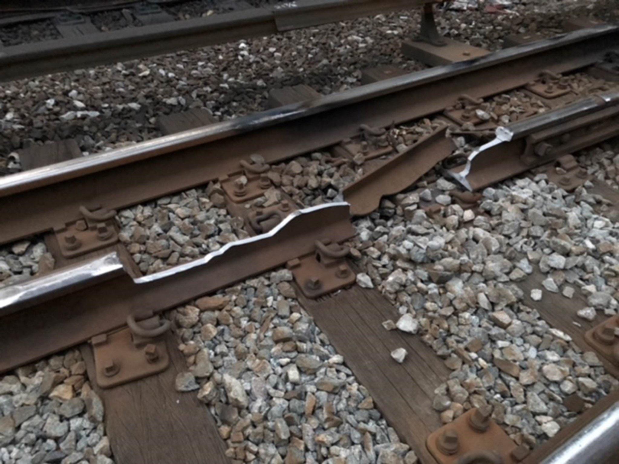 Hey boss, I think I found the problem. (Broken rail near the Crestwood