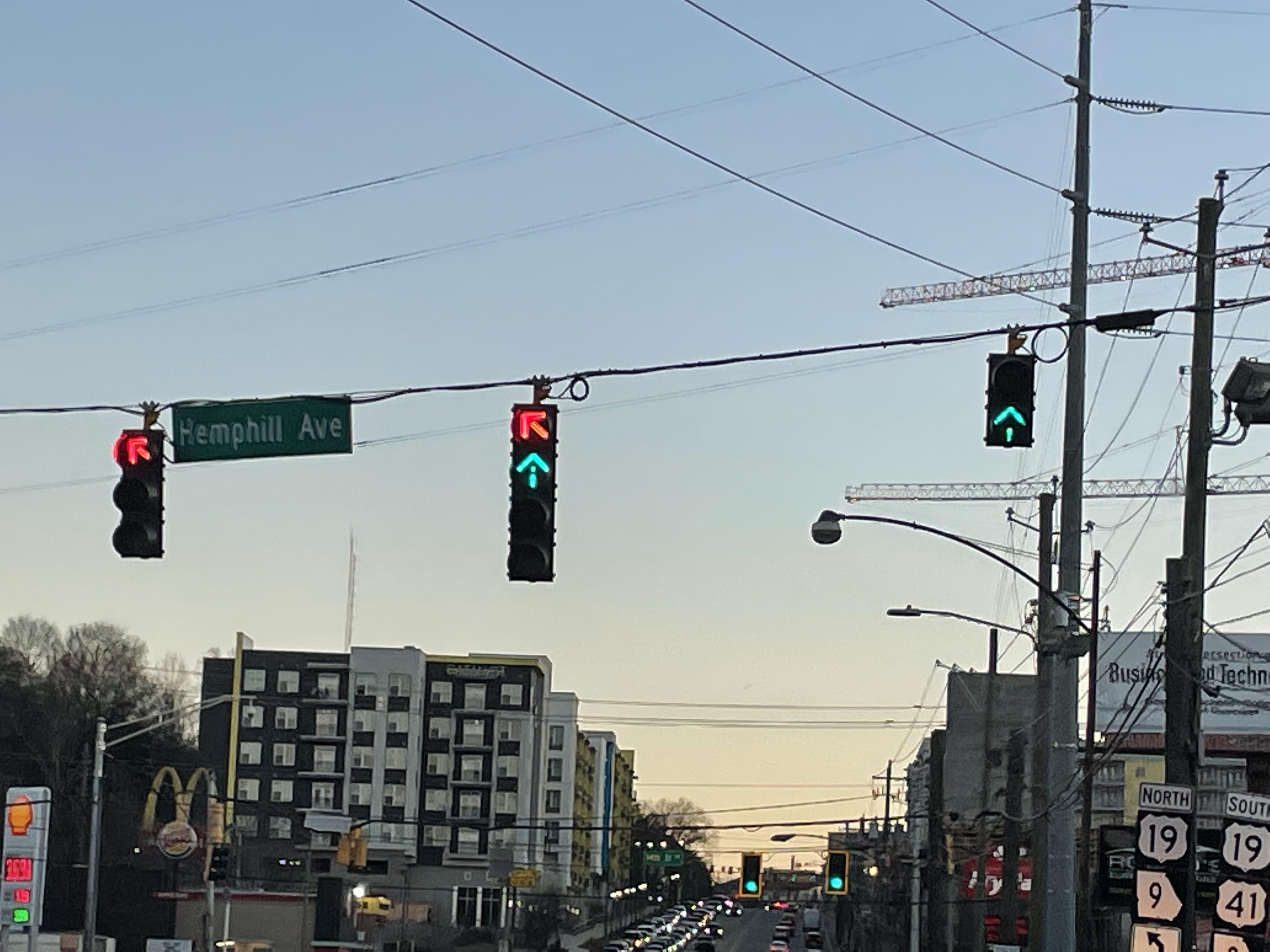 This traffic light in Atlanta, GA r/mildlyinteresting