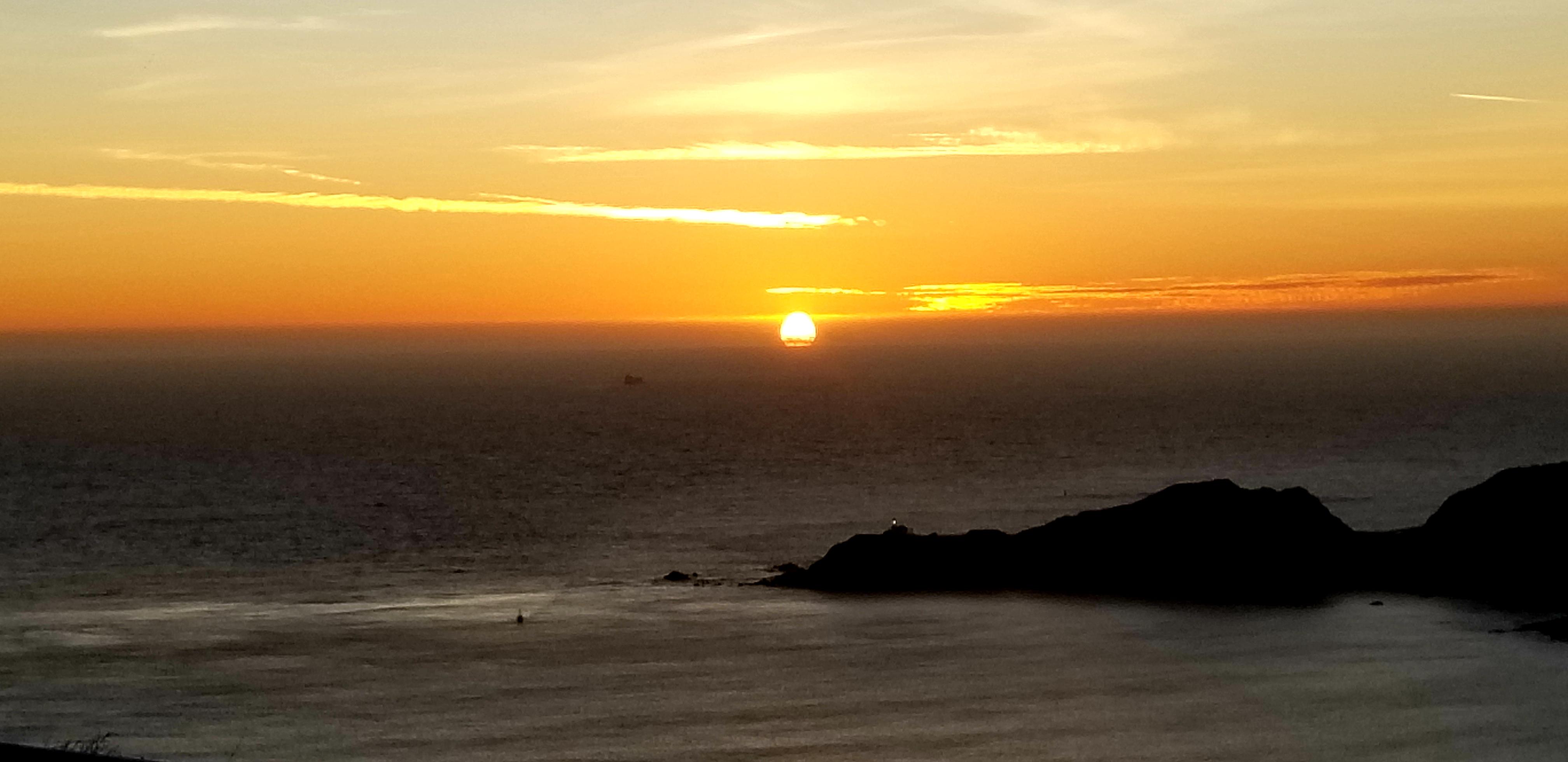 Sunset at Point Bonita lighthouse...12.27.2019 r/pics