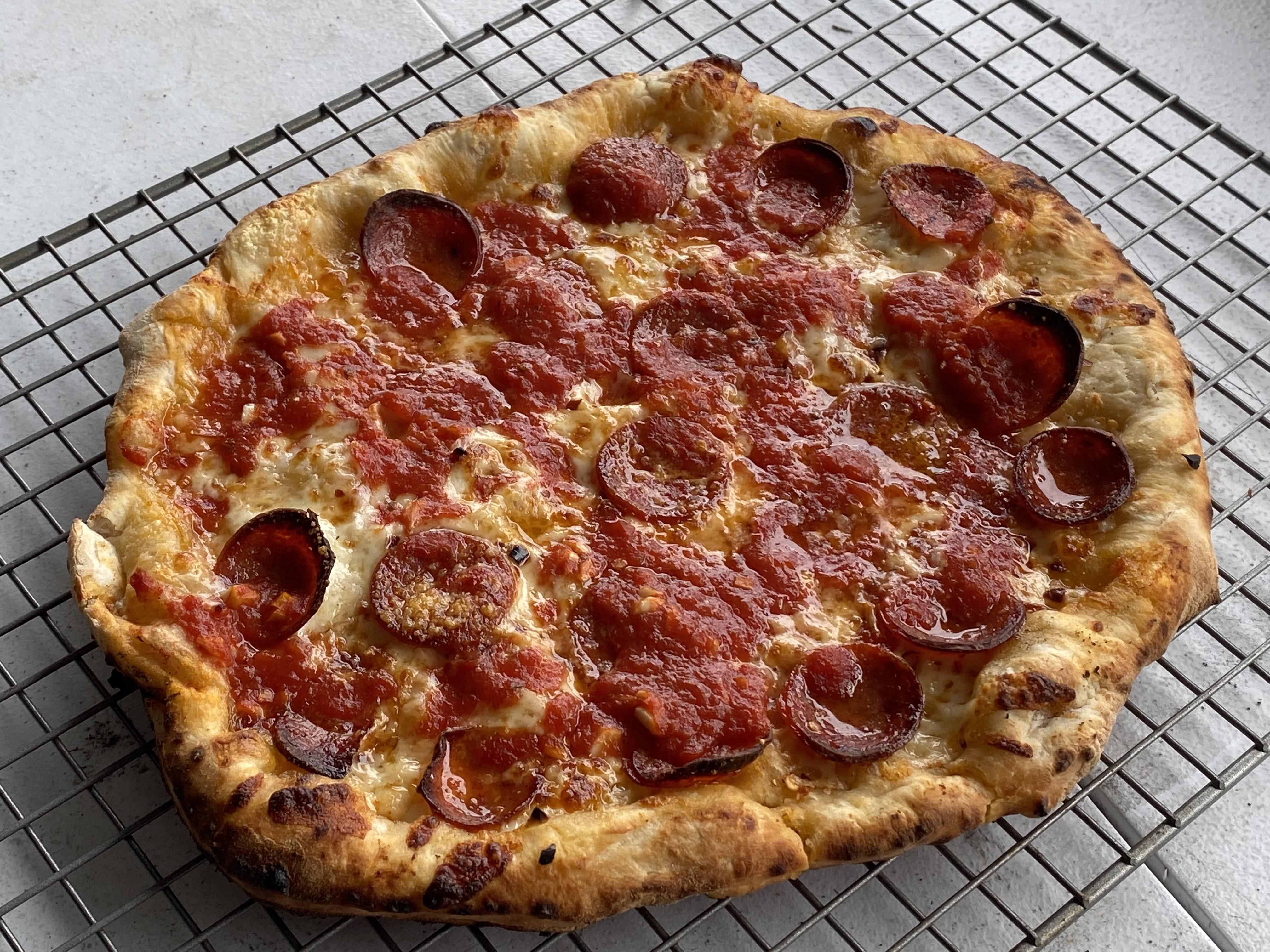 Garlic oil base with pepperoni r/Pizza