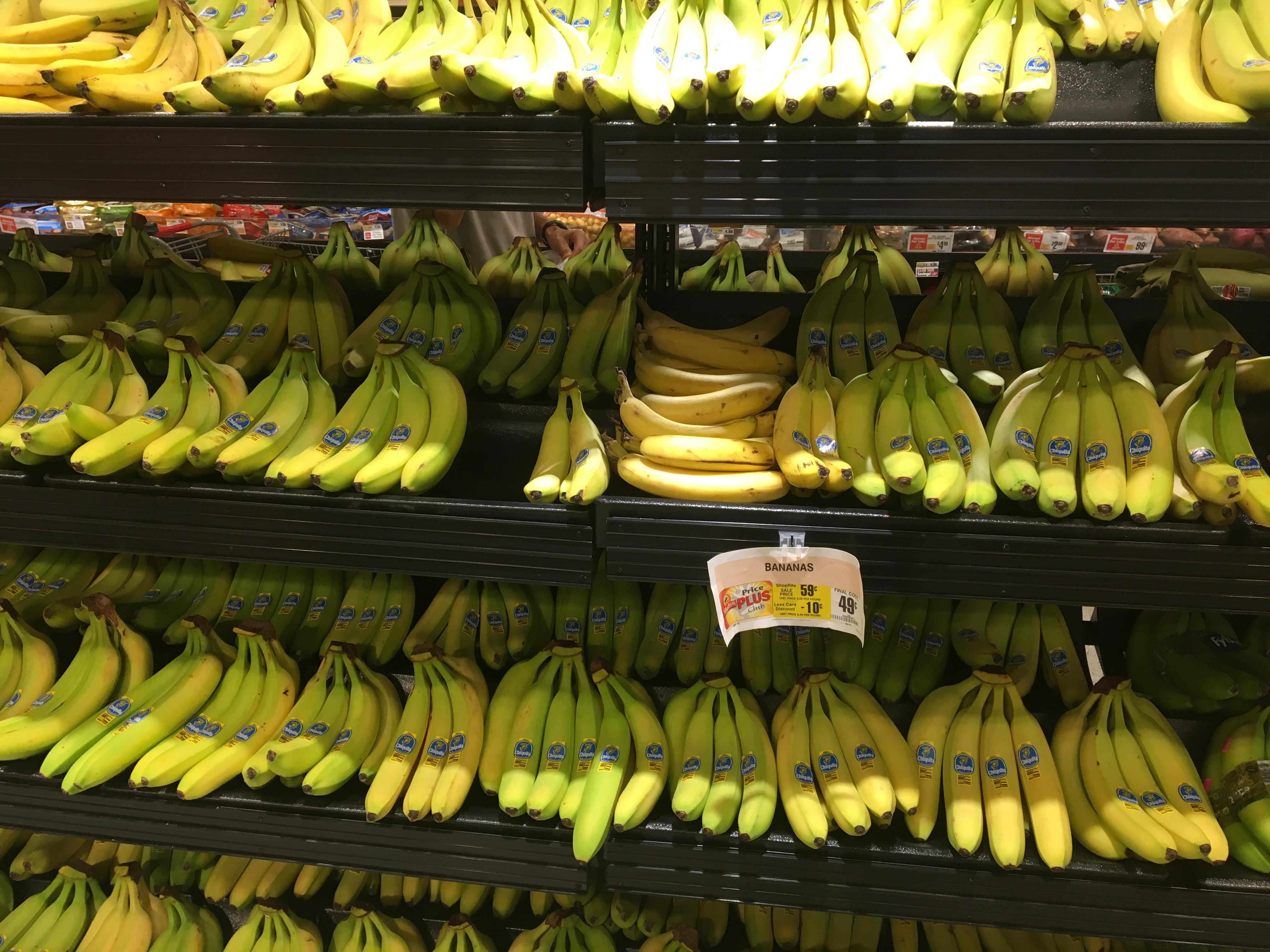 Produce guy stacks the ripe singles for people like me r/pics