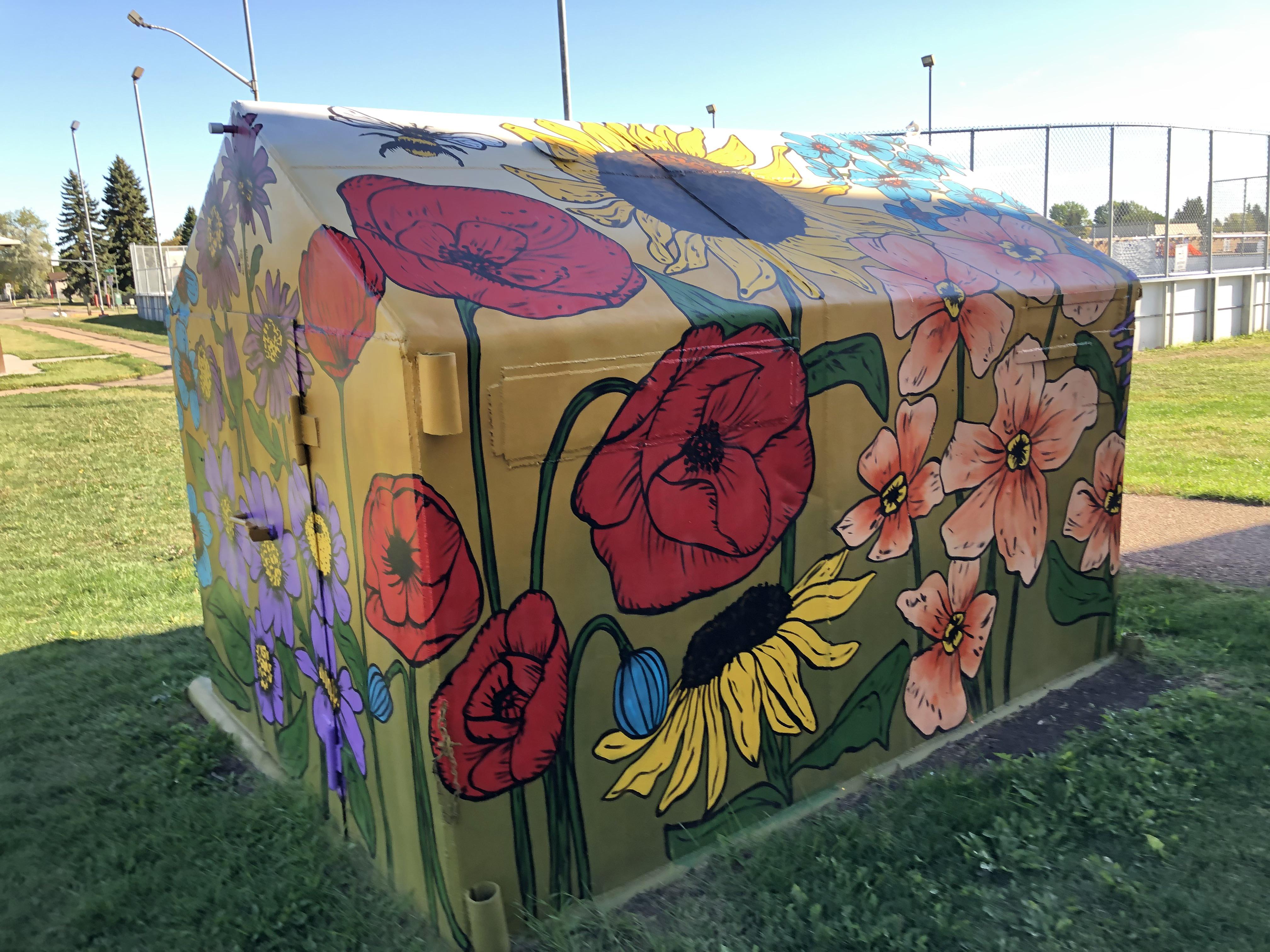 Adorable painted utility shed in Kenilworth r/Edmonton