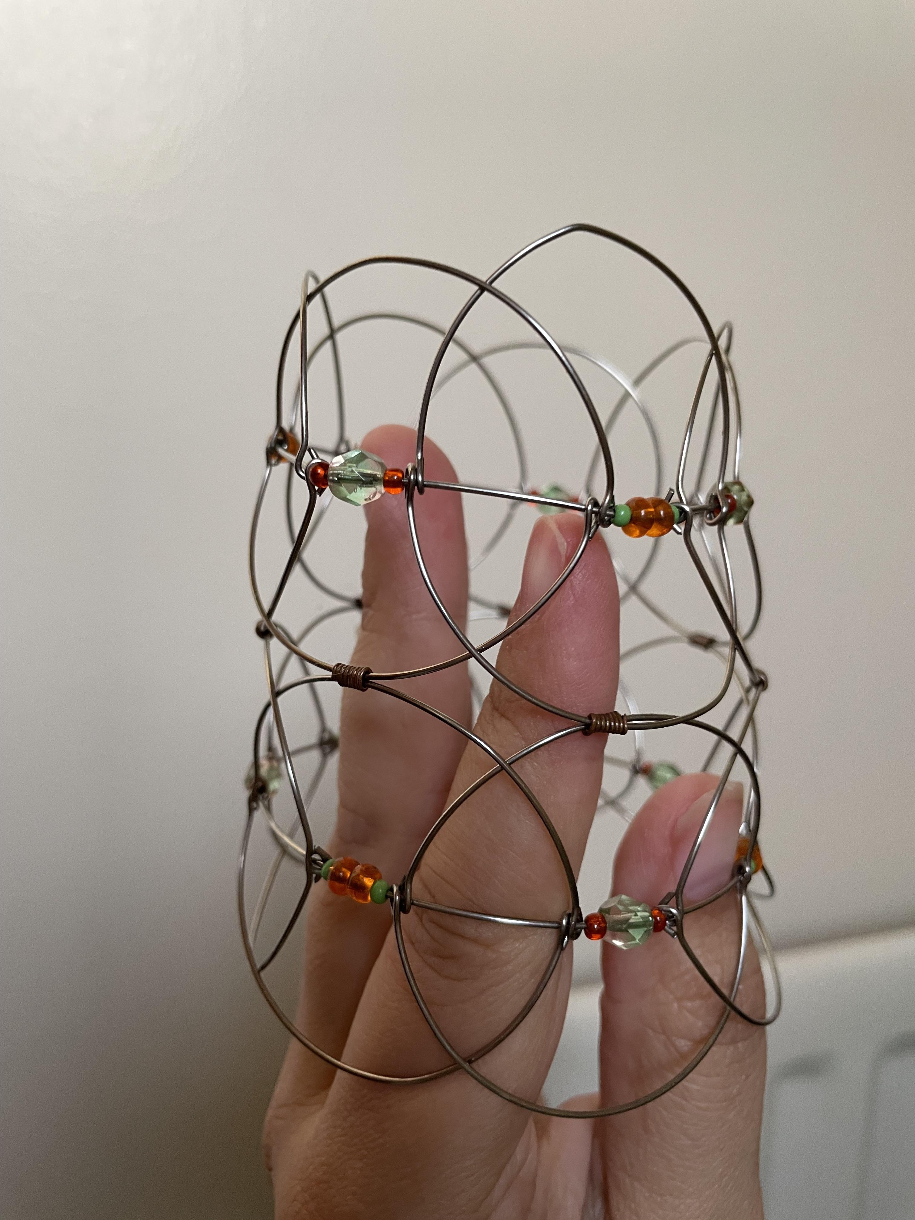 What is this bangle / toy? r/HelpMeFind