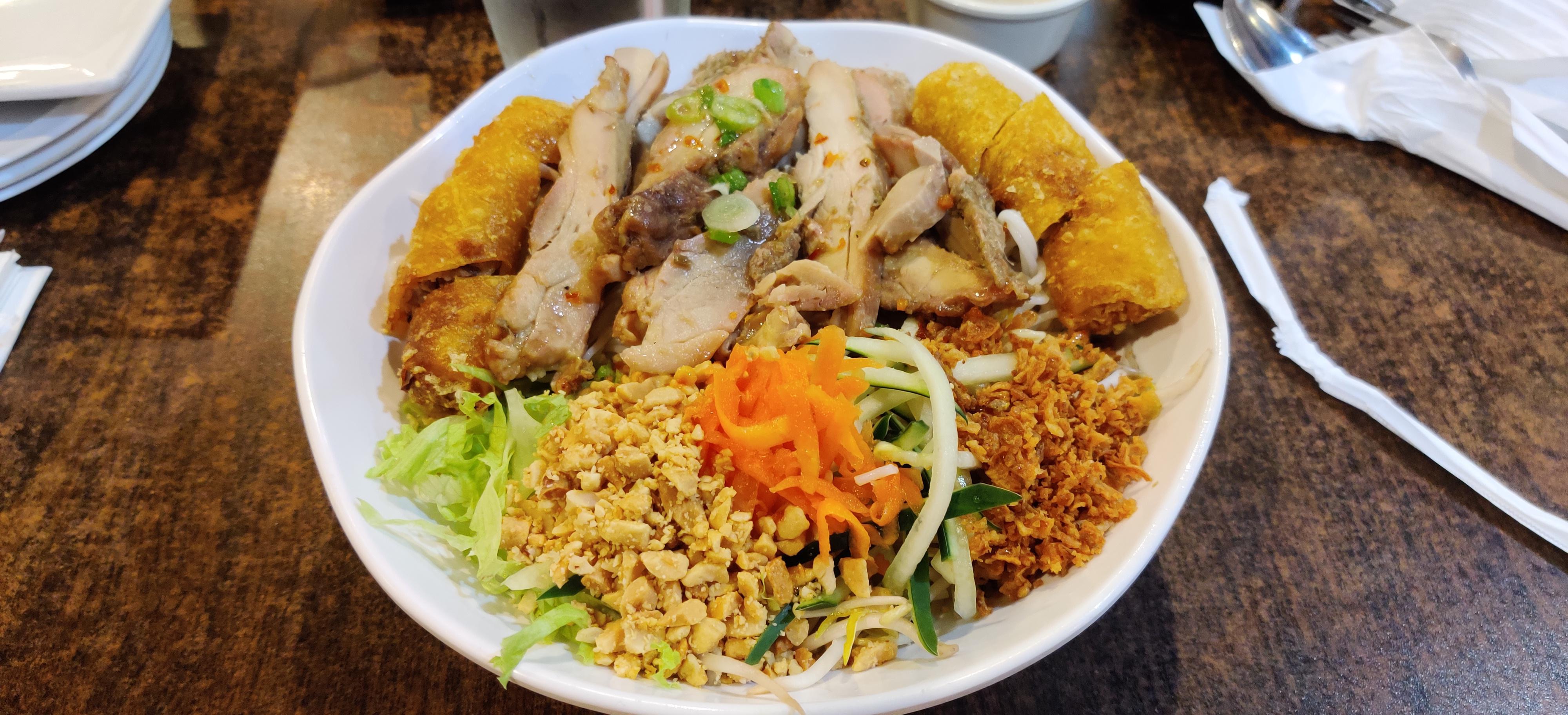 [I Ate] Grilled chicken and egg roll vermicelli! r/food