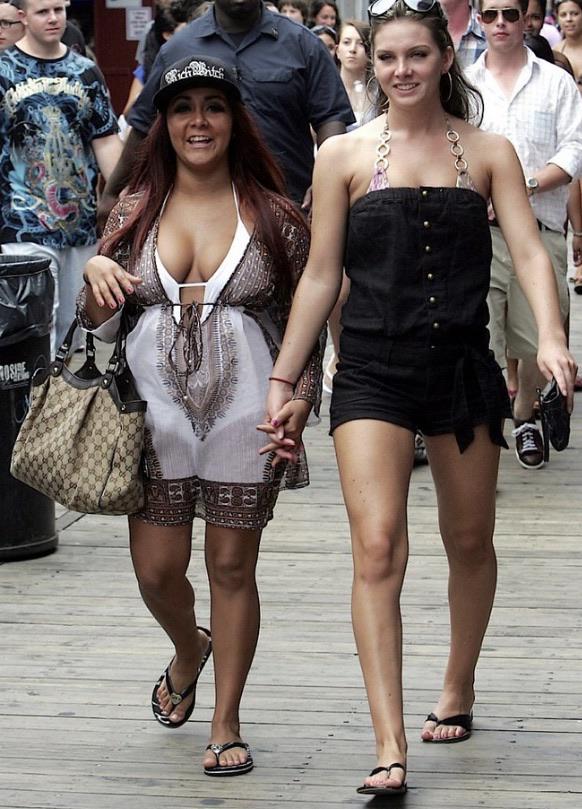 i will never understand why snooki was upset at vinny for making out with ryder, but ryder still