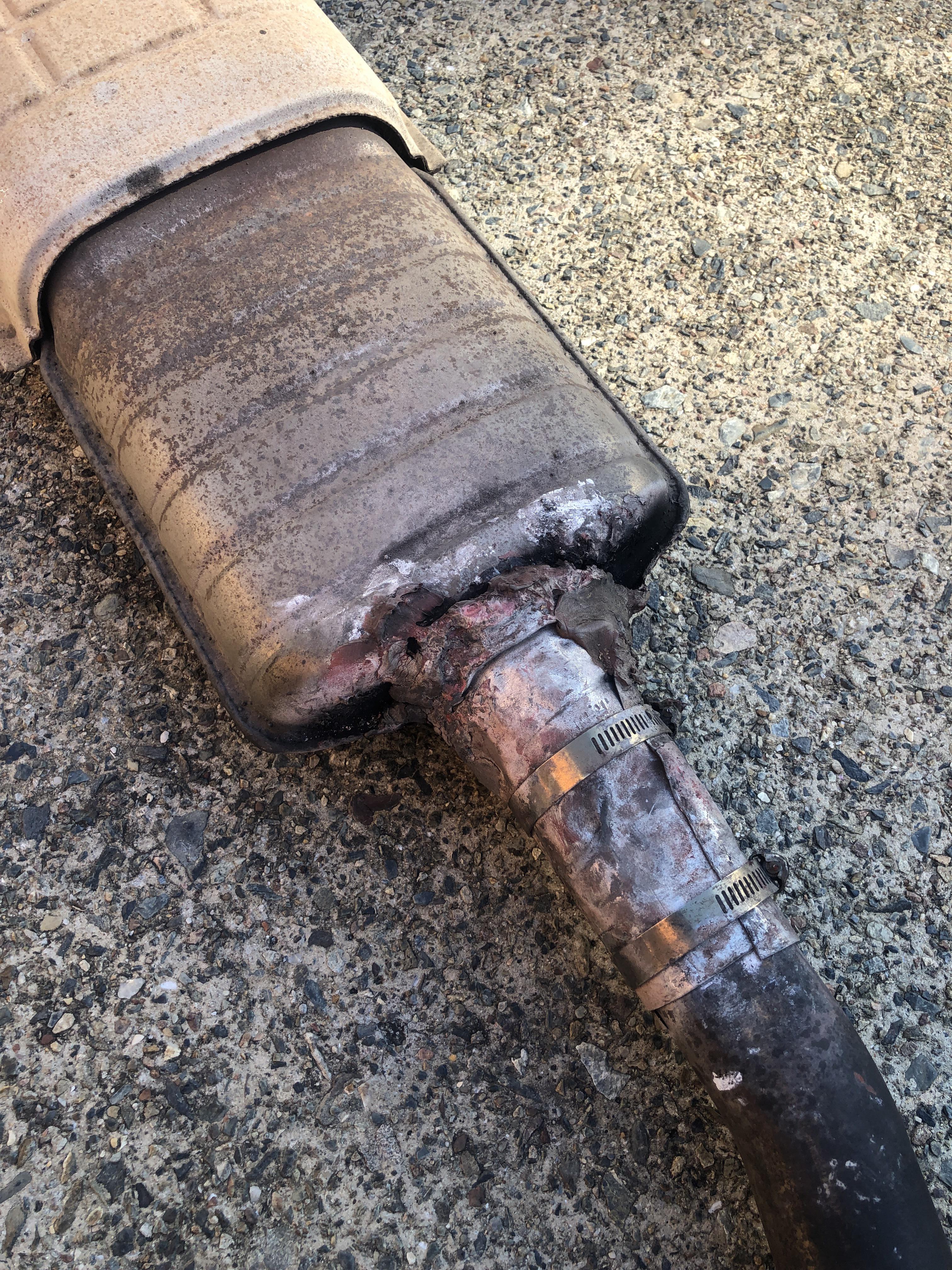 Just pulled this exhaust off my e36 project 🤦🏽‍♂️🤦🏽‍♂️ previous owners