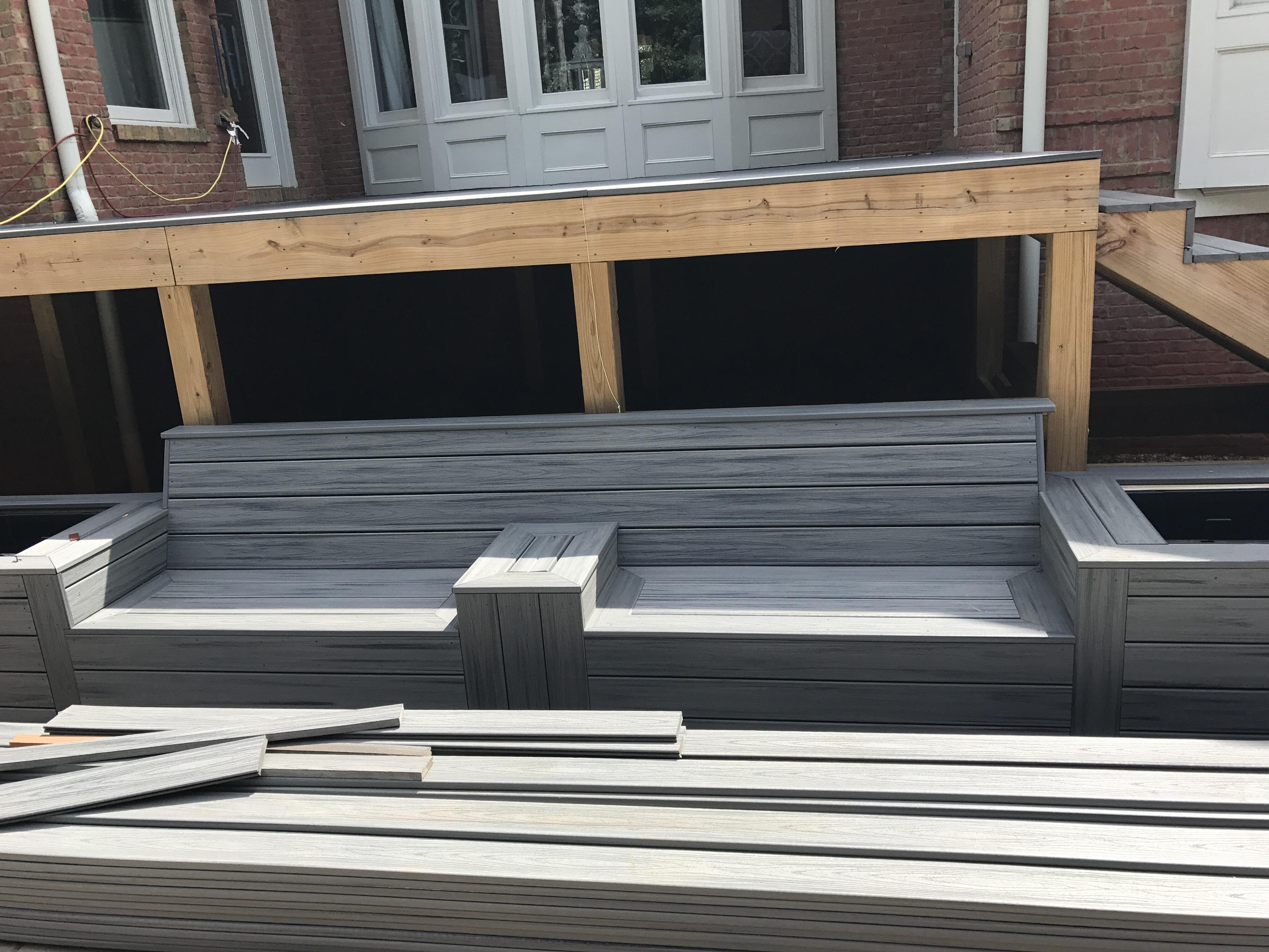 Trex benches with planters r/Carpentry