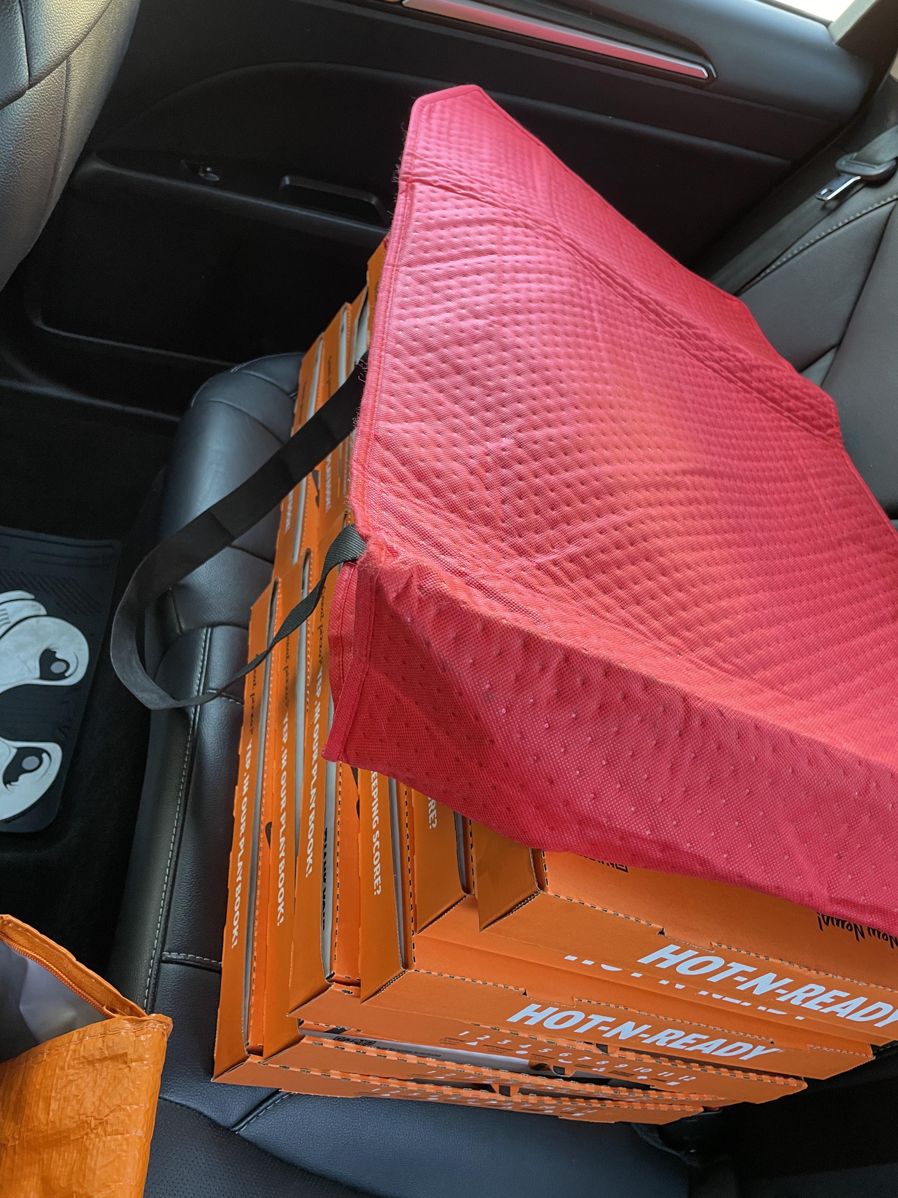 I’m so glad I had the DoorDash pizza bag for this 13 pizza order 🤣 r