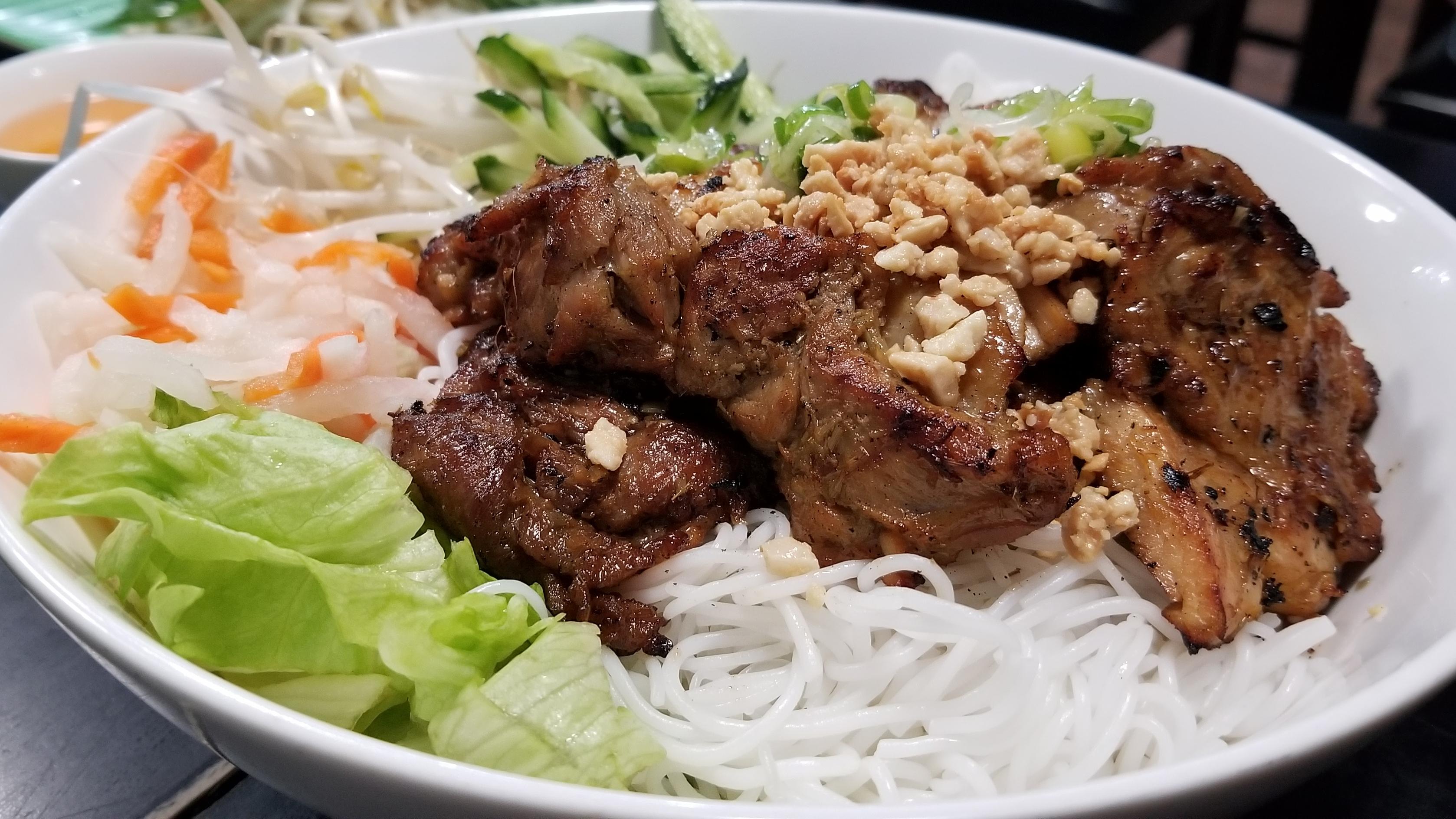Grilled sliced pork on vermicelli r/tonightsdinner