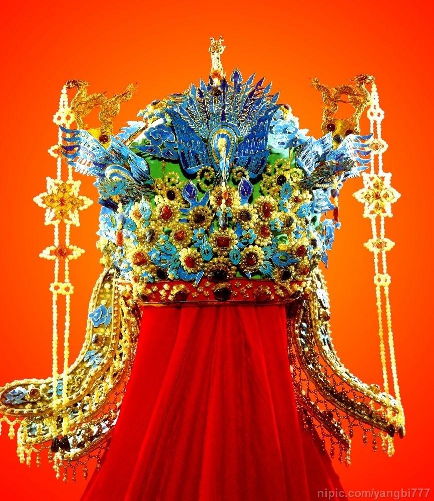 The Phoenix crown of Empress Xiaoduanxian (15771620) made of 71 rubies, 57 sapphires and 5449
