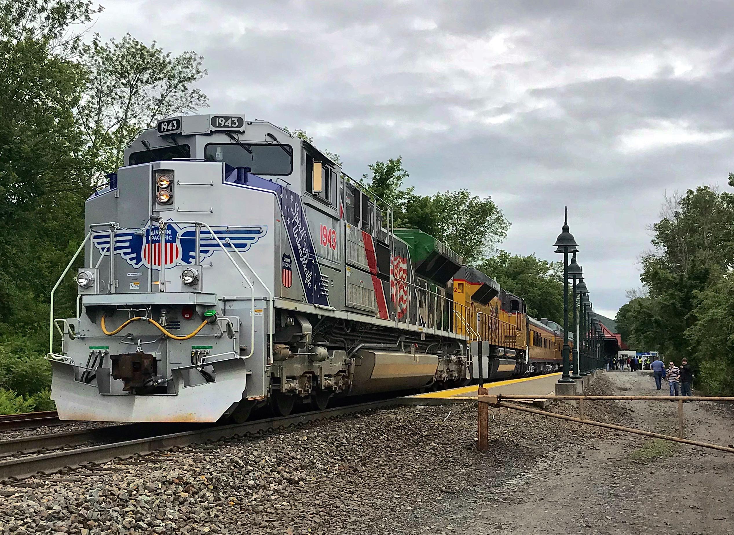 UP 1943 visits Harriman, NY on its first trip to the east r/TrainPorn