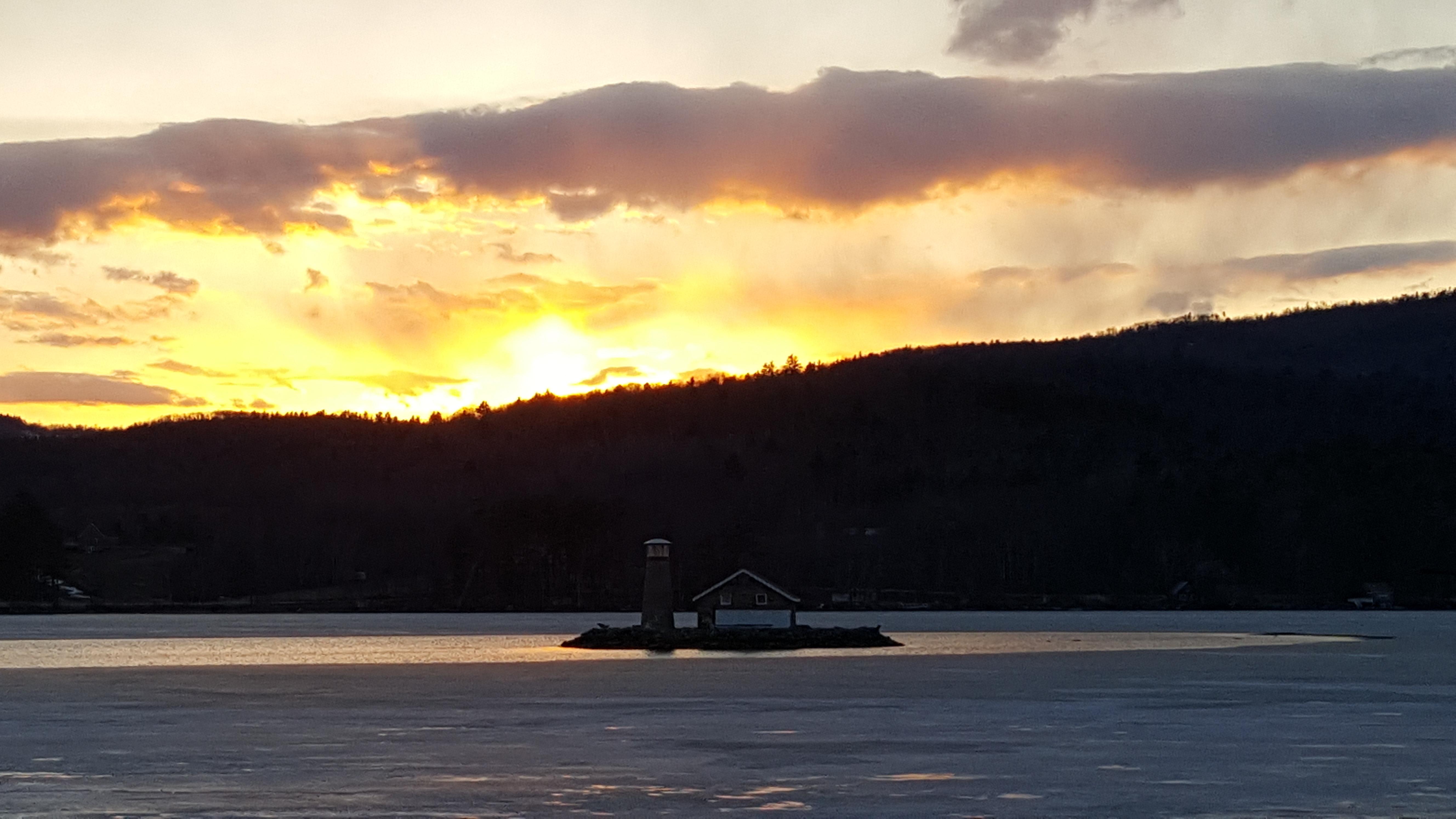 Teeny tiny lighthouse, Canton Maine r/MostBeautiful