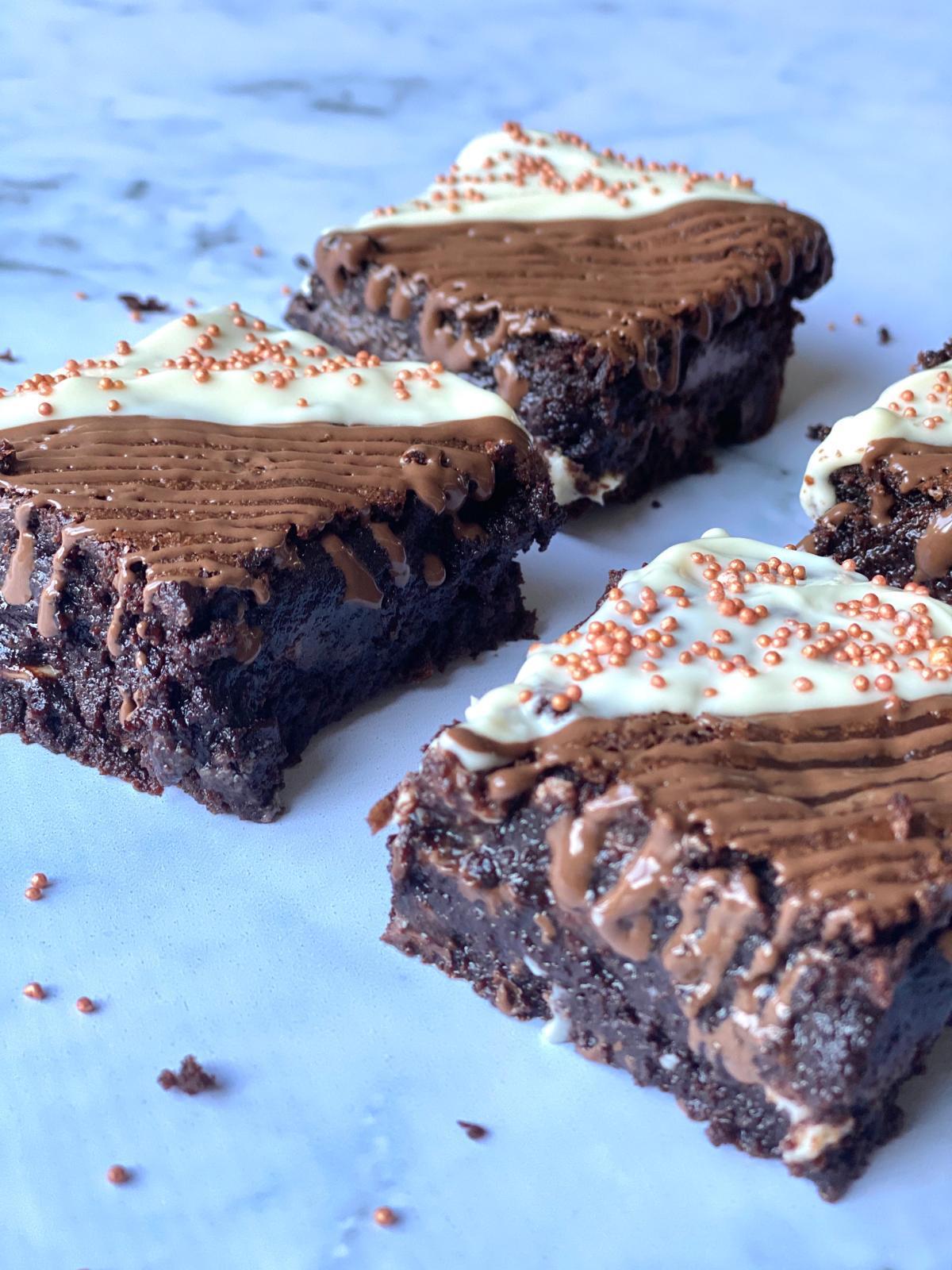 The Ultimate Fudgy GOOEY Brownie!! r/Baking