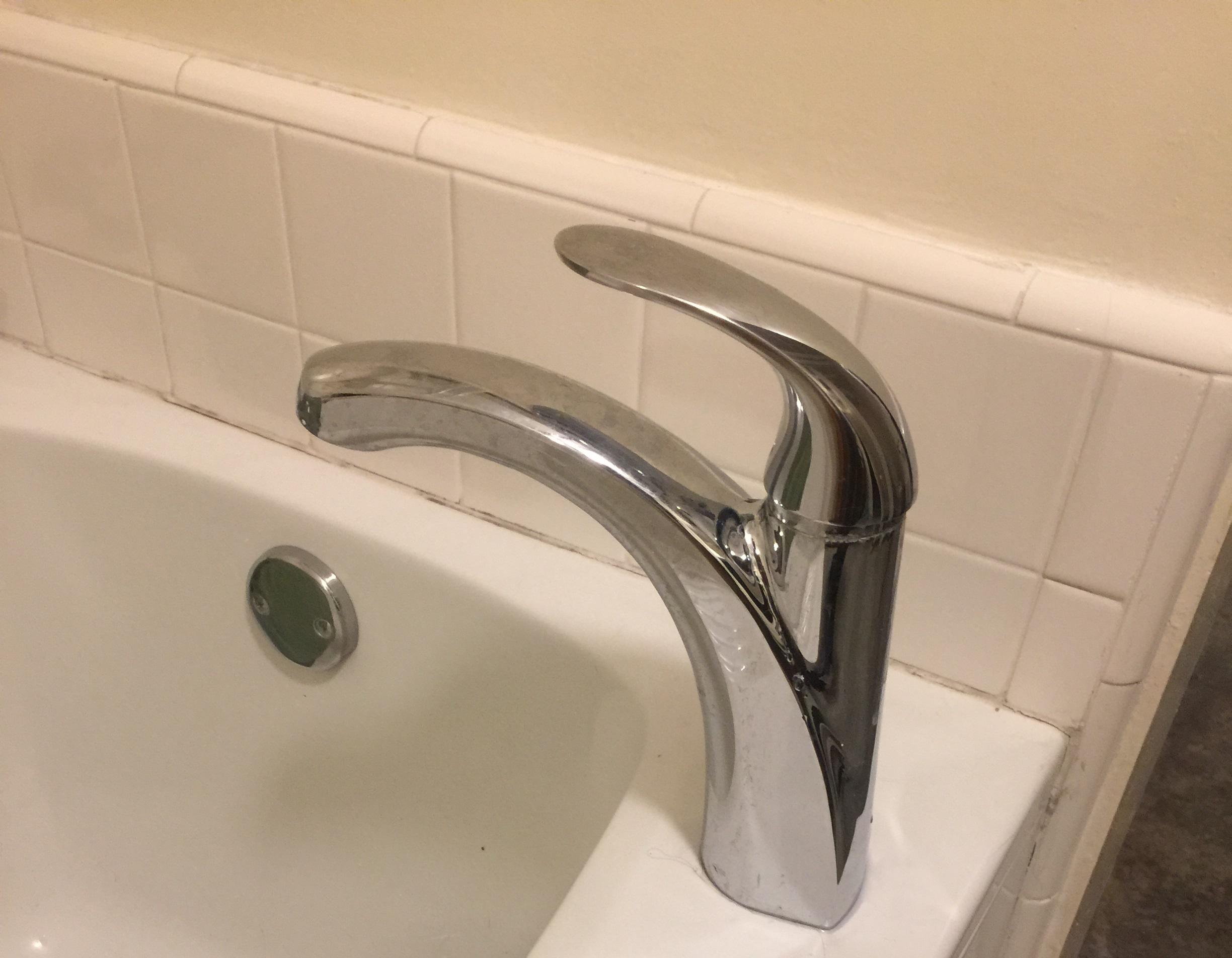 Name / type of this kind of tub faucet? Can't find the right term to