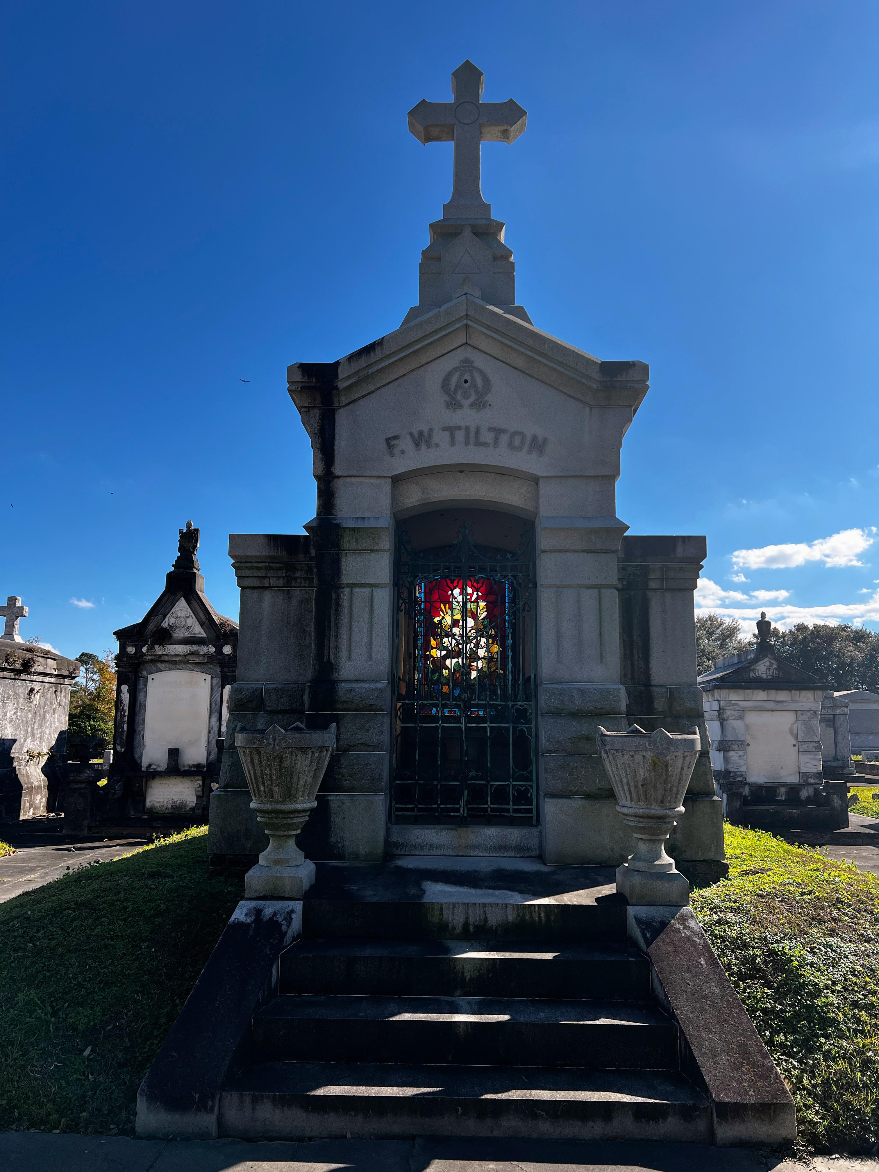 Old Metairie Cemetery, Louisiana r/CemeteryPorn