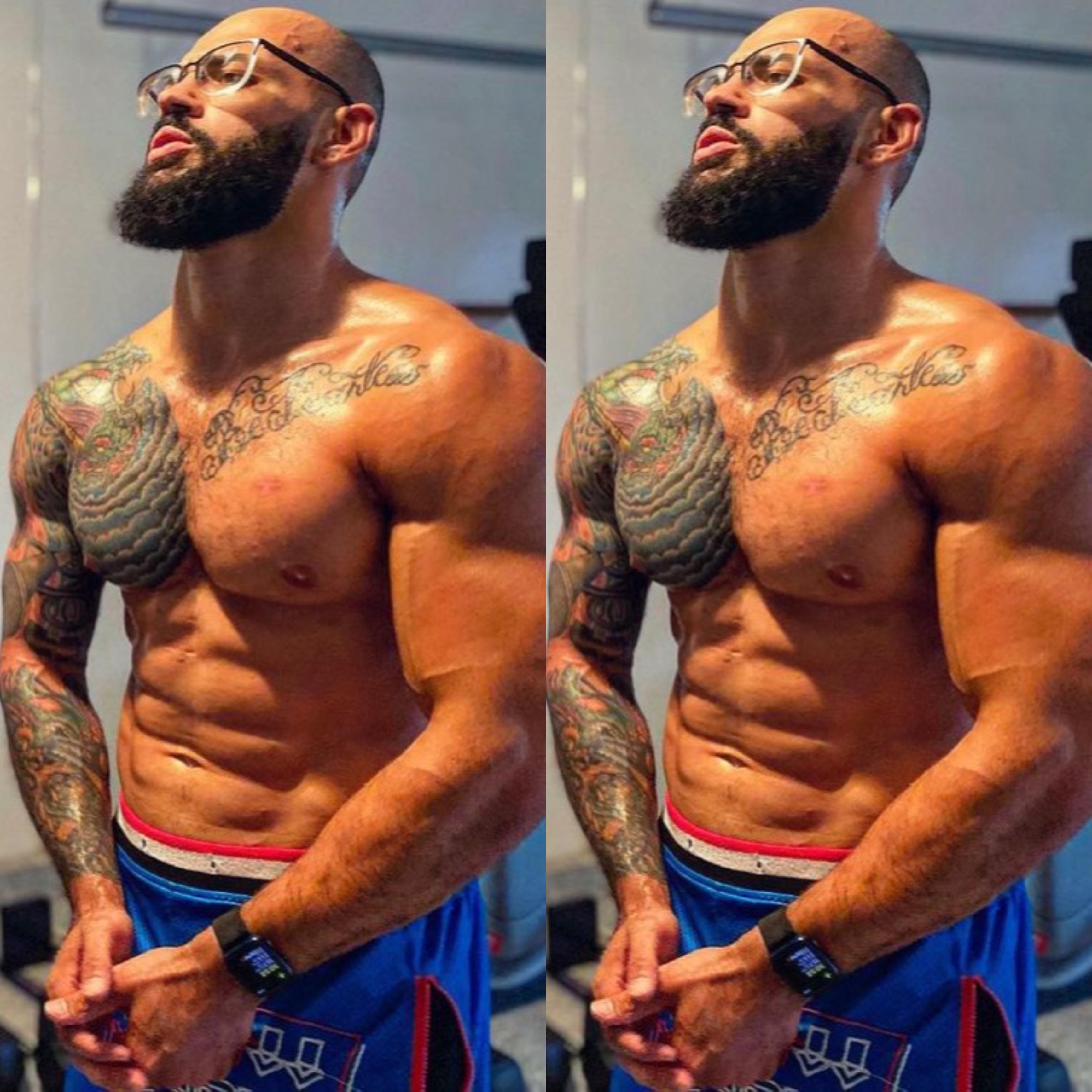 Ricochet 🤤 : WrestleWithThePackage