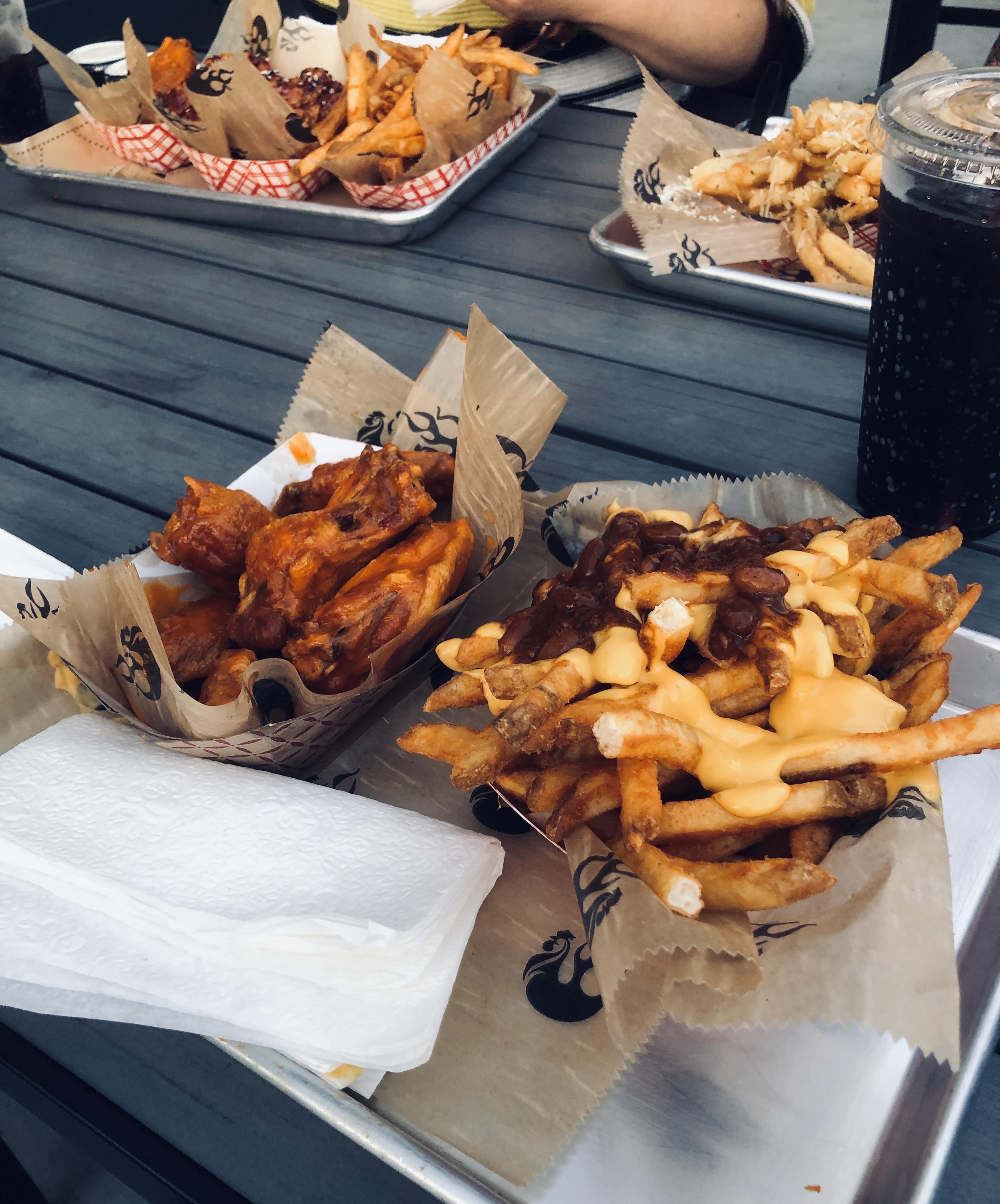 Hot wings and chili cheese fries are just 😚👌🏼 r/FoodPorn