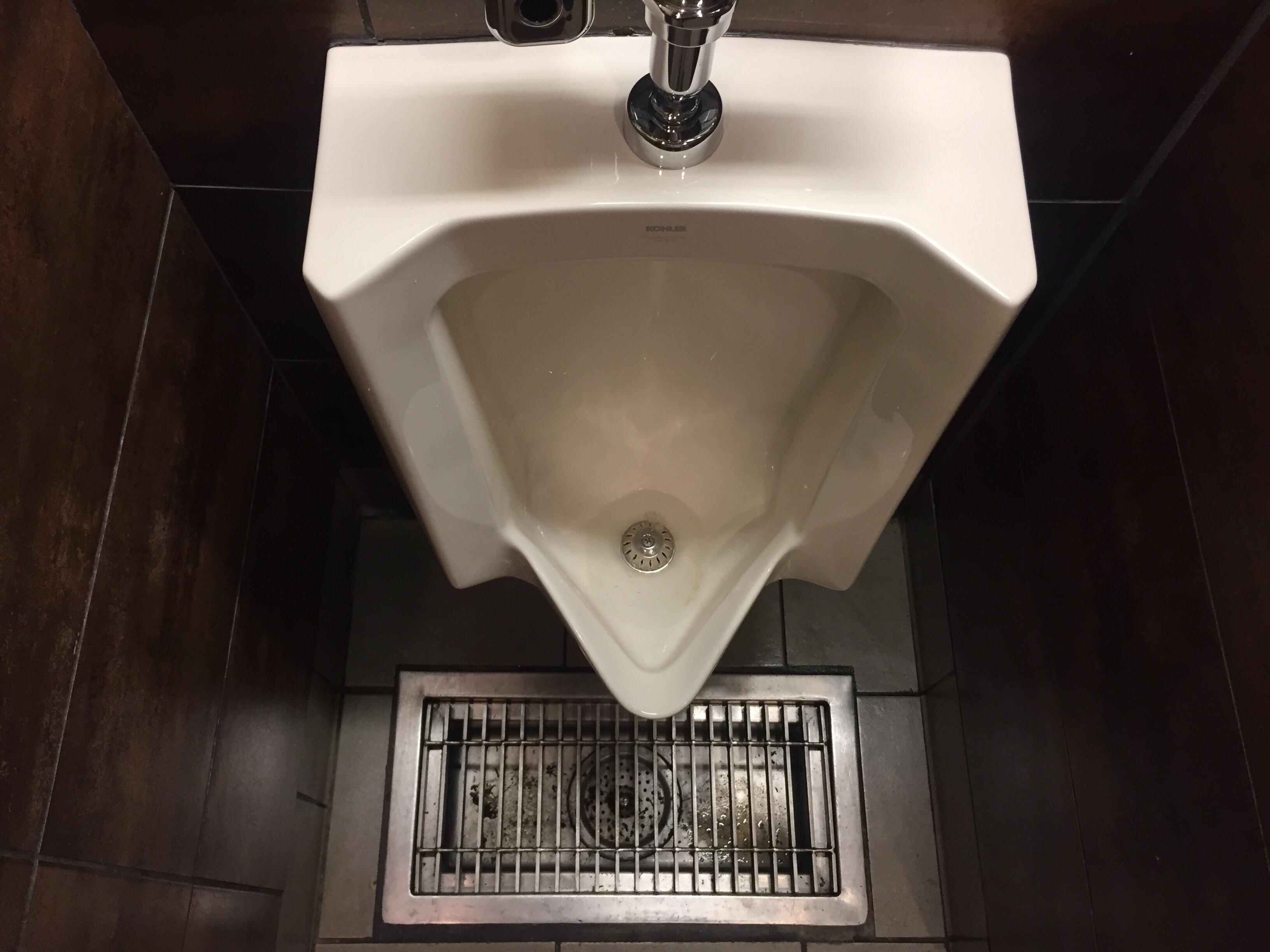 This Urinal has a drip tray underneath. r/mildlyinteresting