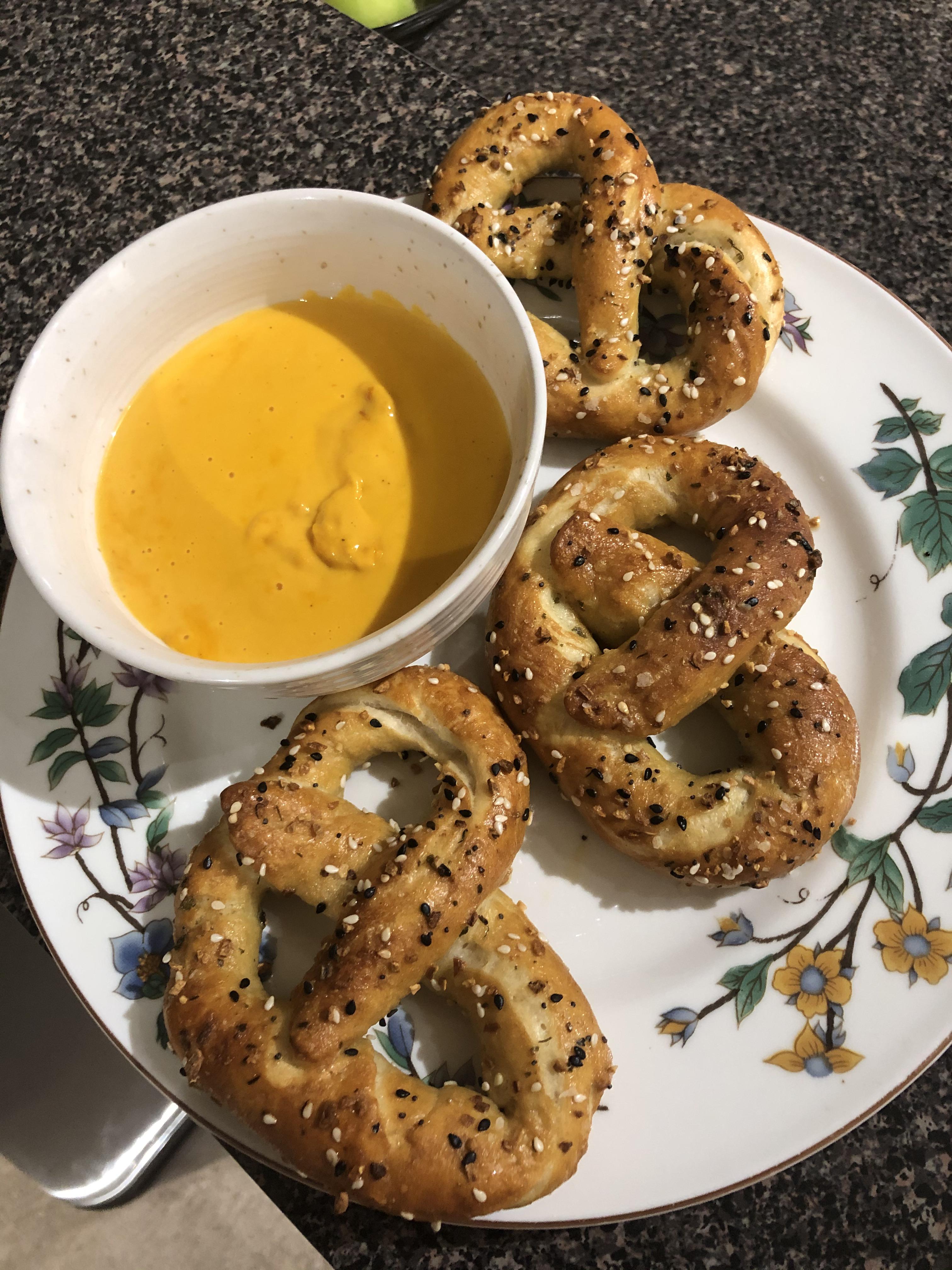[Homemade] “Everything Bagel” Soft Pretzels brushed w/ Garlic+Herb