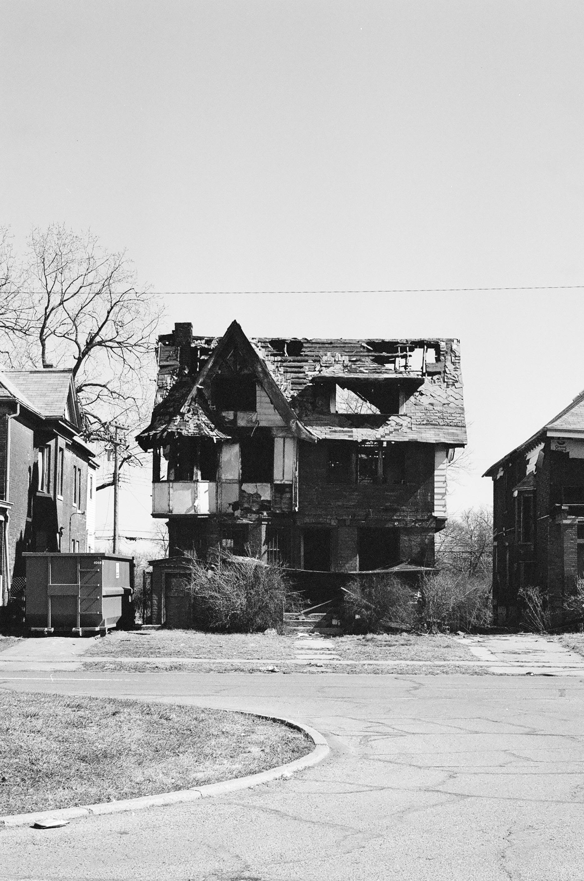 [Pentax K1000, 50mm f/1.4, Ilford XP2 200] r/analog