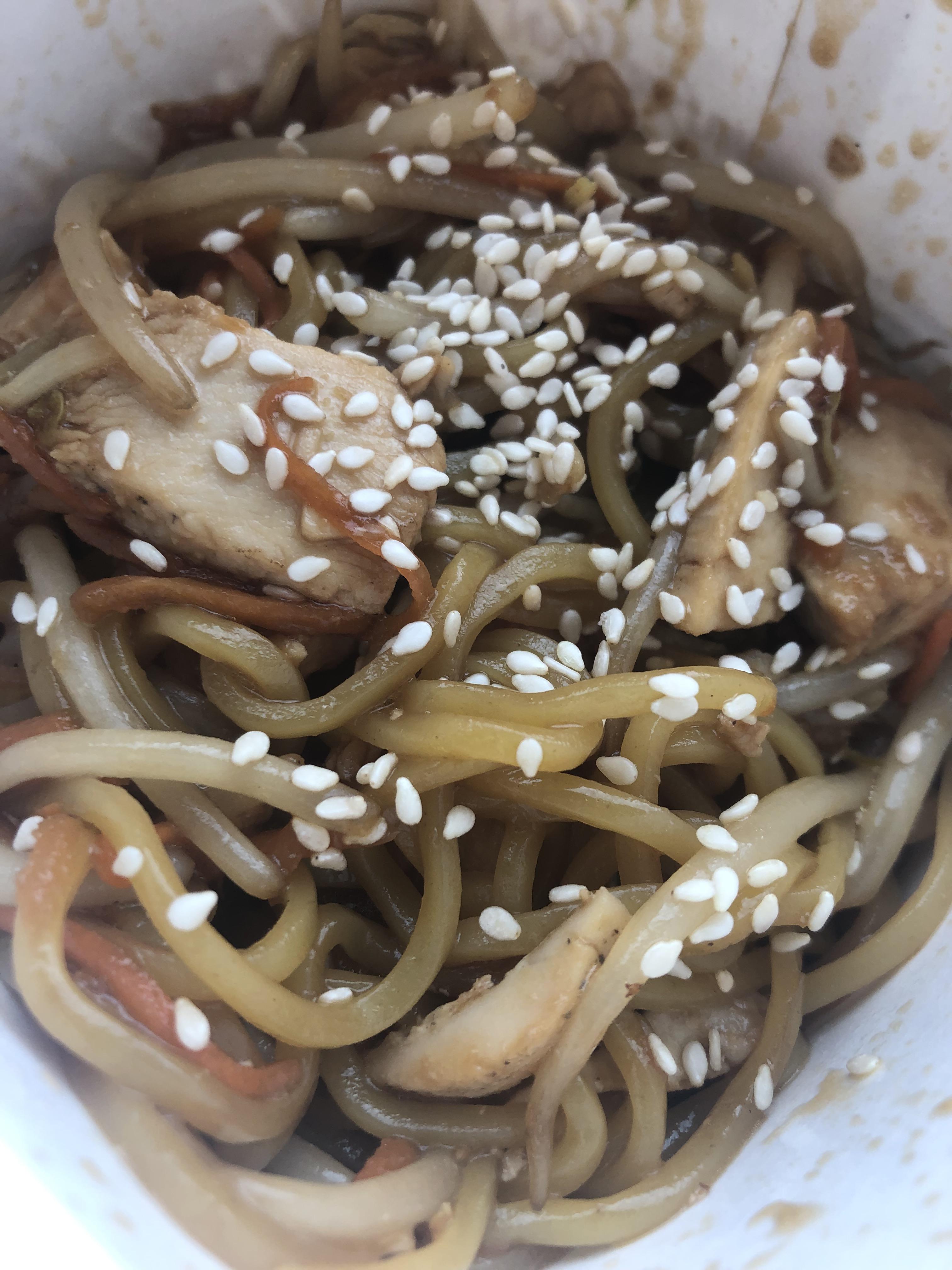 honeygrow stir fry with egg noodles, carrots bean sprouts, chicken and sesame seeds. 😋 r/FoodPorn