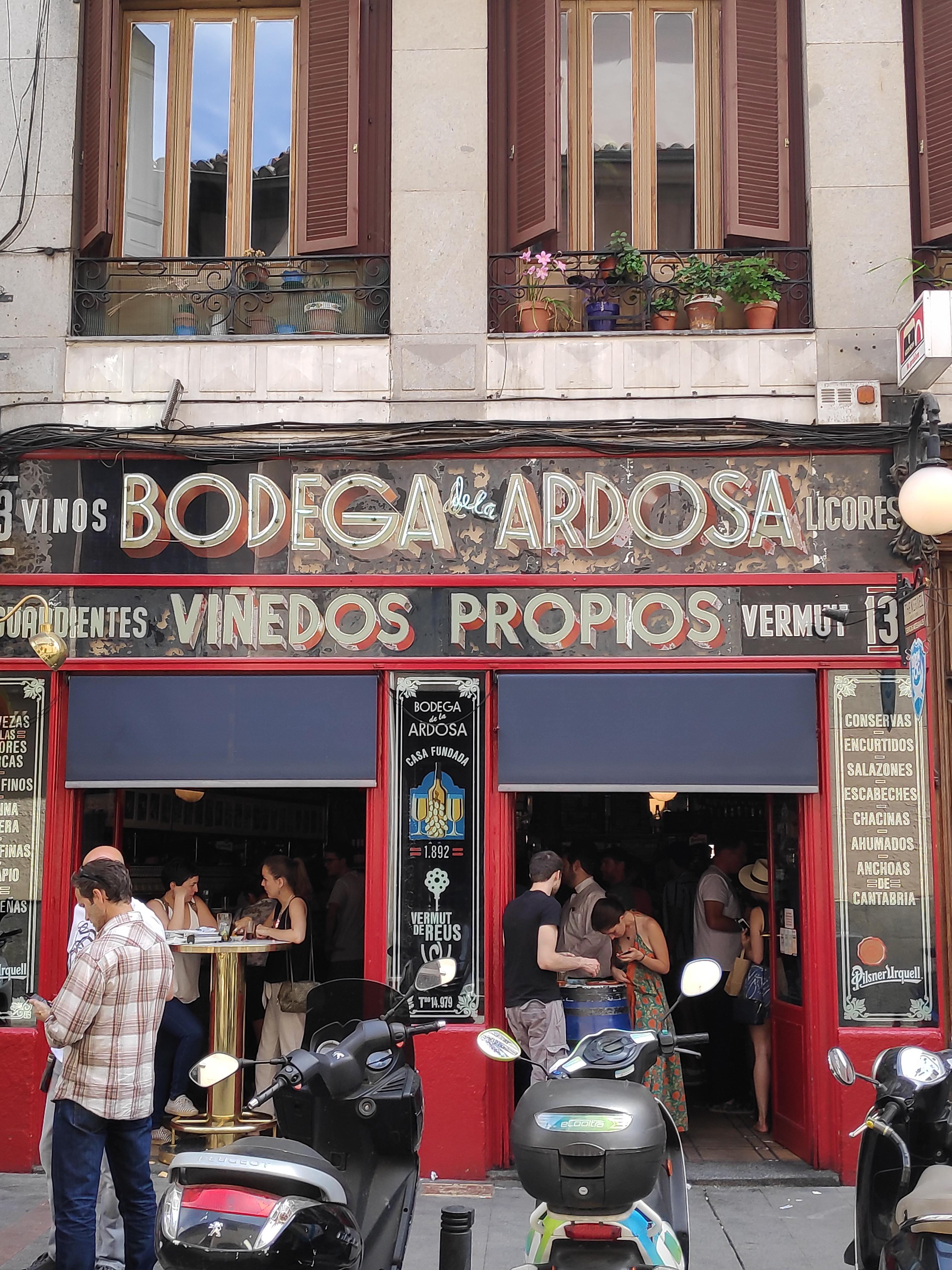 A centennial bar in Madrid and one of the temples of Vermouth🍷in the