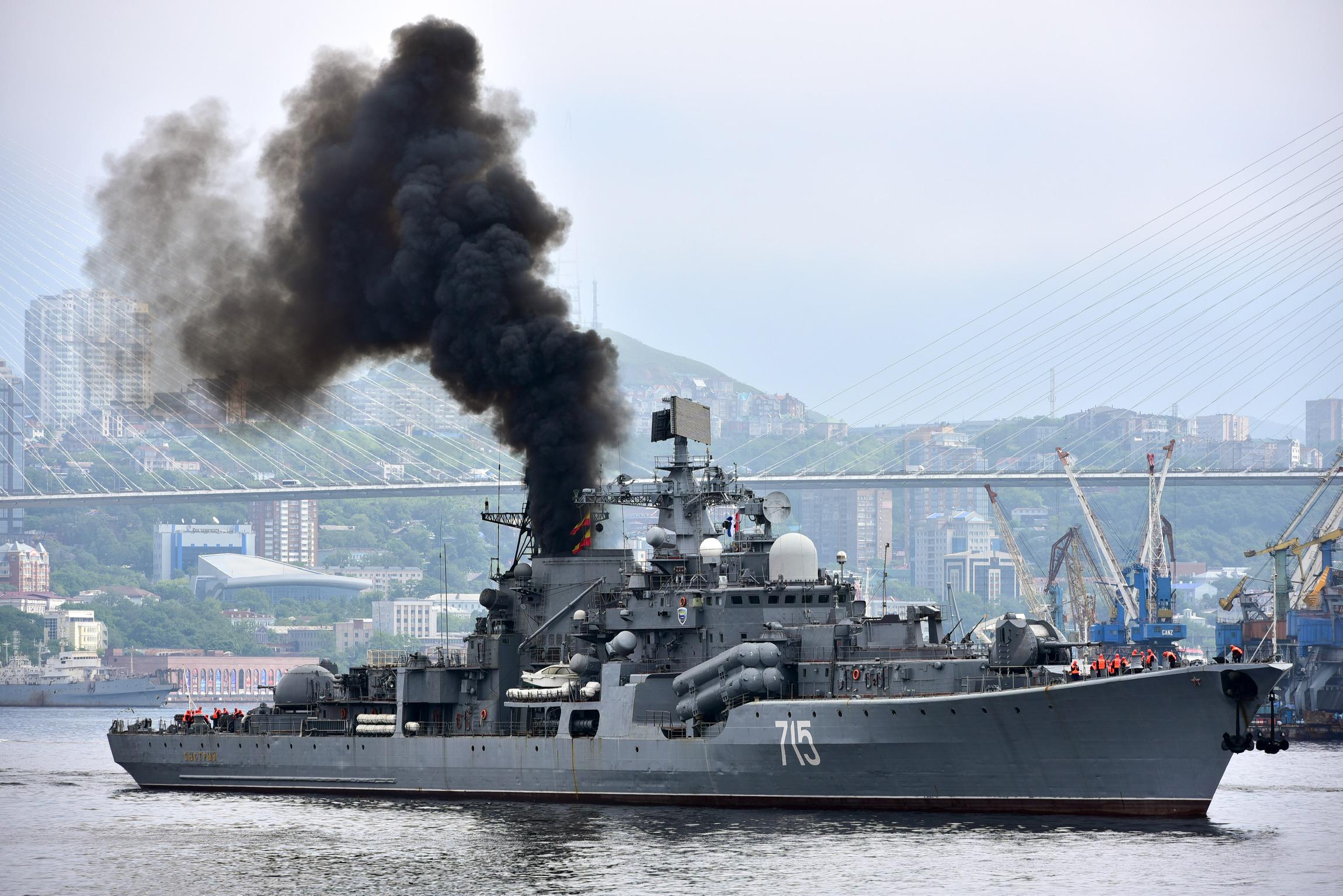 Russian Sovremenny class destroyer bystryy spewing mazut smoke