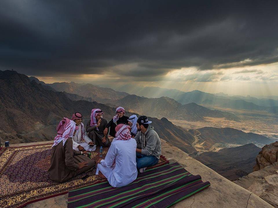 Men chatting in the Sarawat Mountains overlooking the city of Makkah. (picture by Abdulrahman