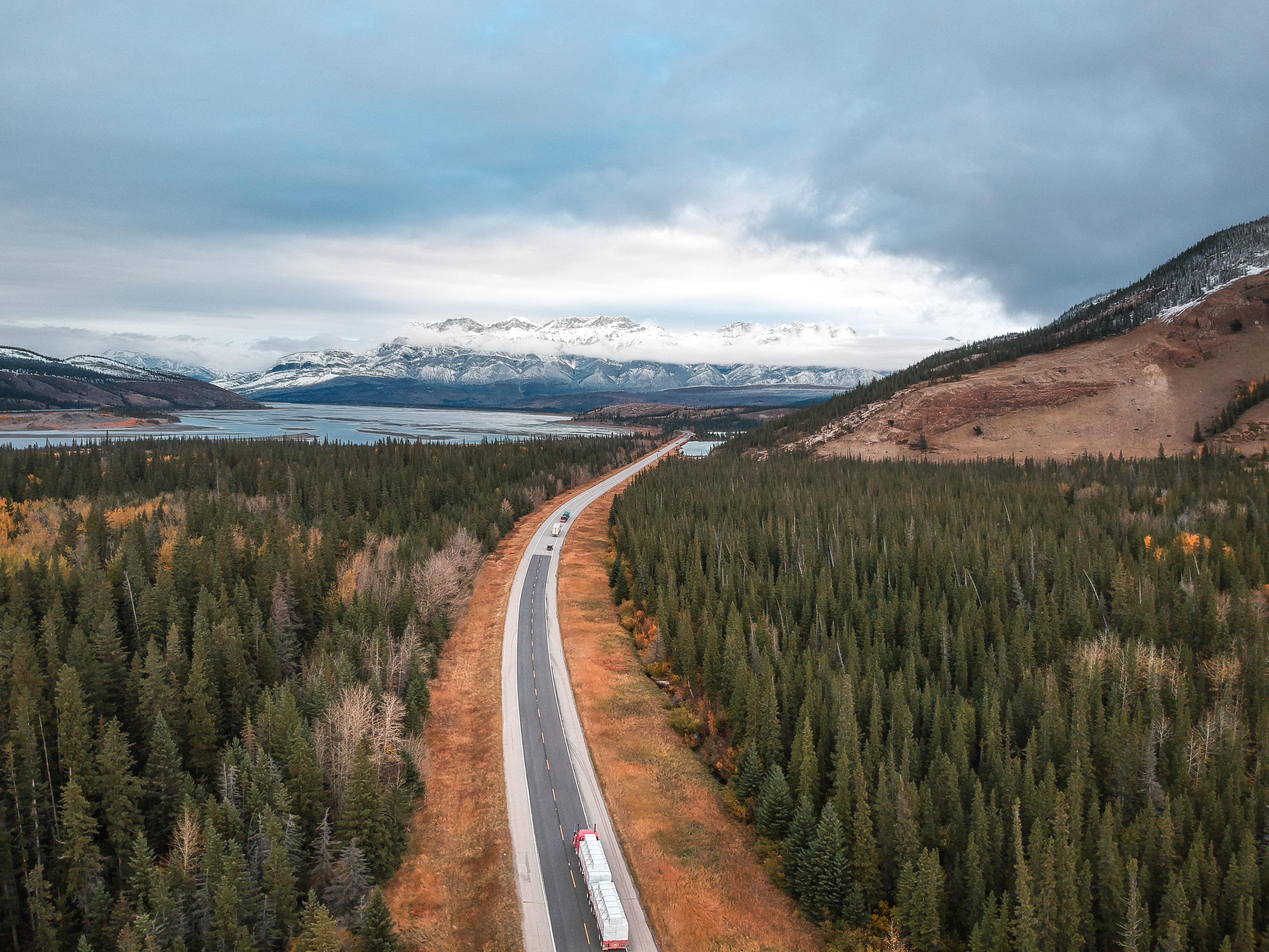 Highway 16 in Jasper national park AB. [OC][3968x2976] r/RoadPorn