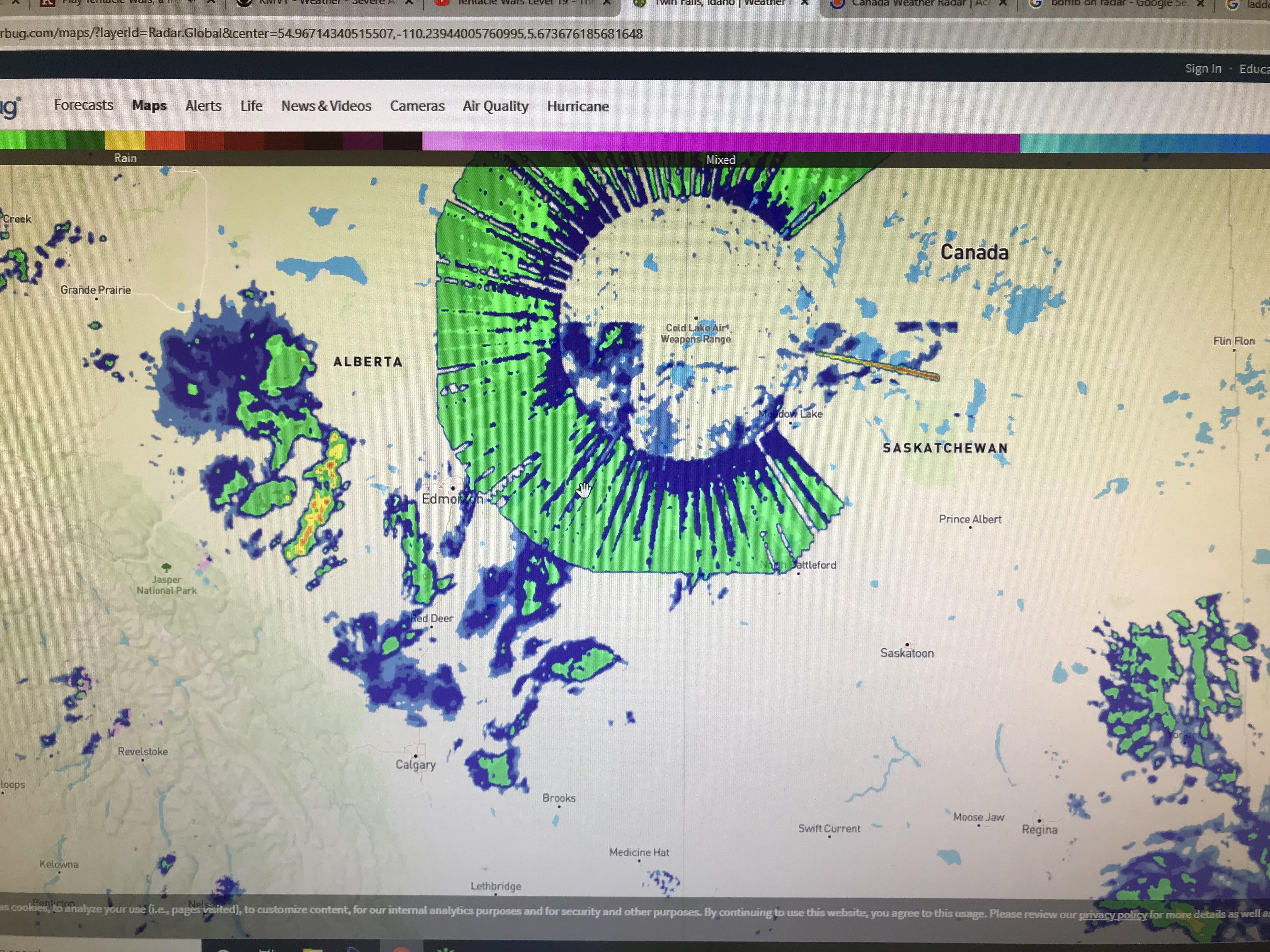 Radar anomaly over Alberta/Saskatchewan Canada? Can any meteorologists or radar technicians