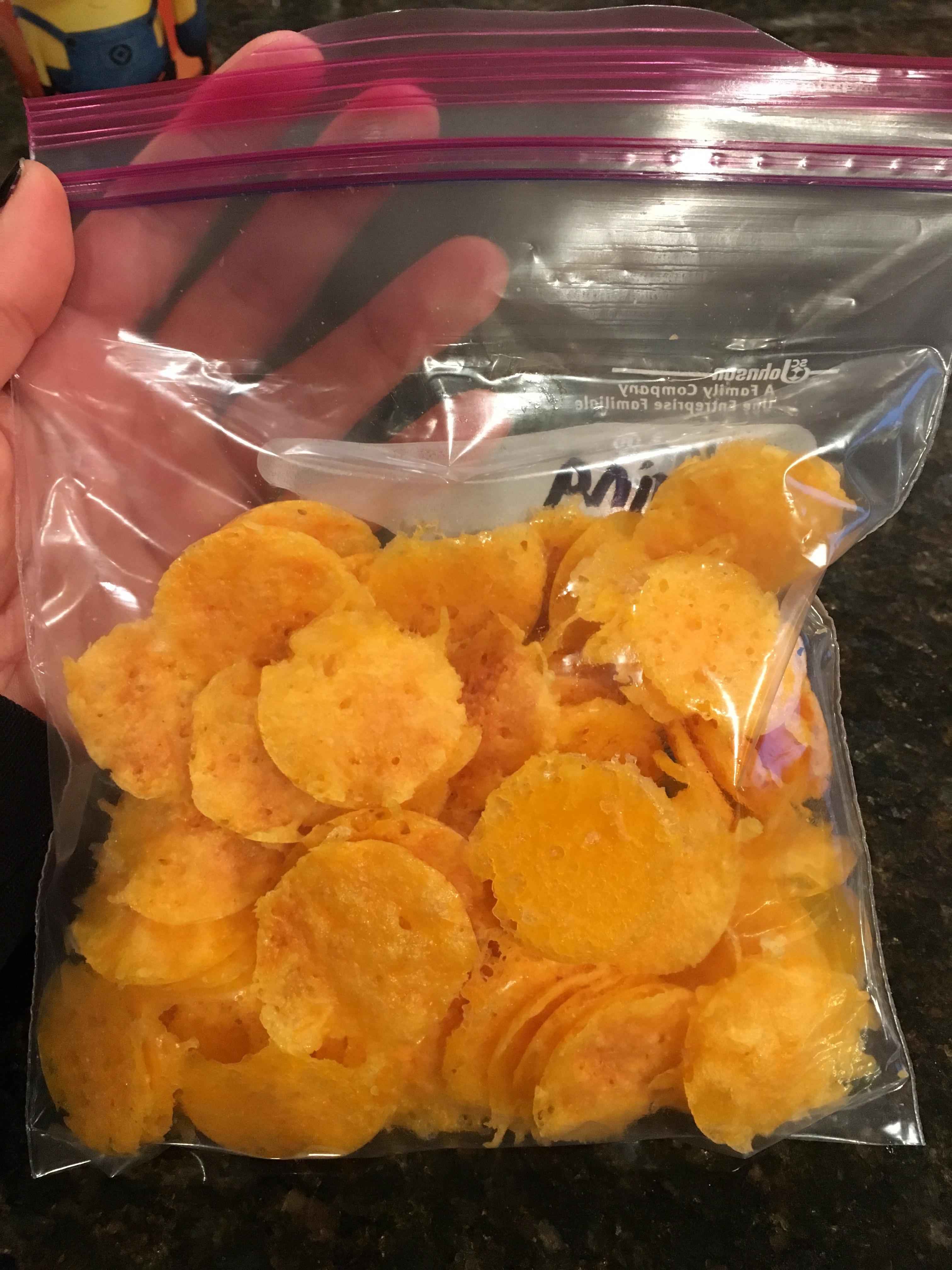 Finally nailed a nearly perfect cheese chip “recipe” r/ketorecipes