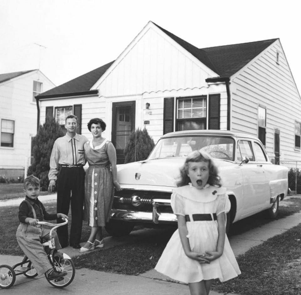 A typical American family in 1950s, Detroit, Michigan. r/OldSchoolCool