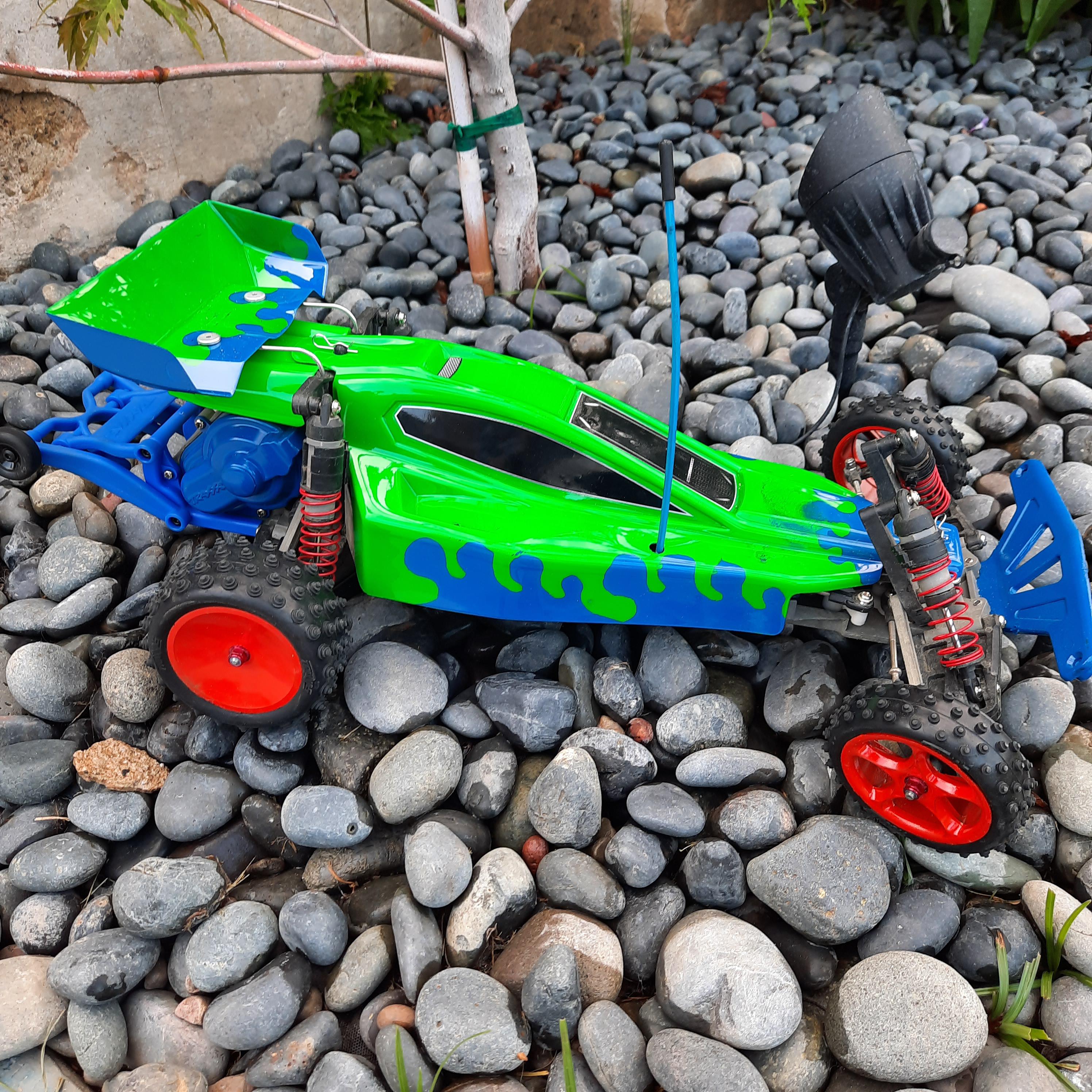 My receiver has a constant red and green light how do I fix it : Traxxas