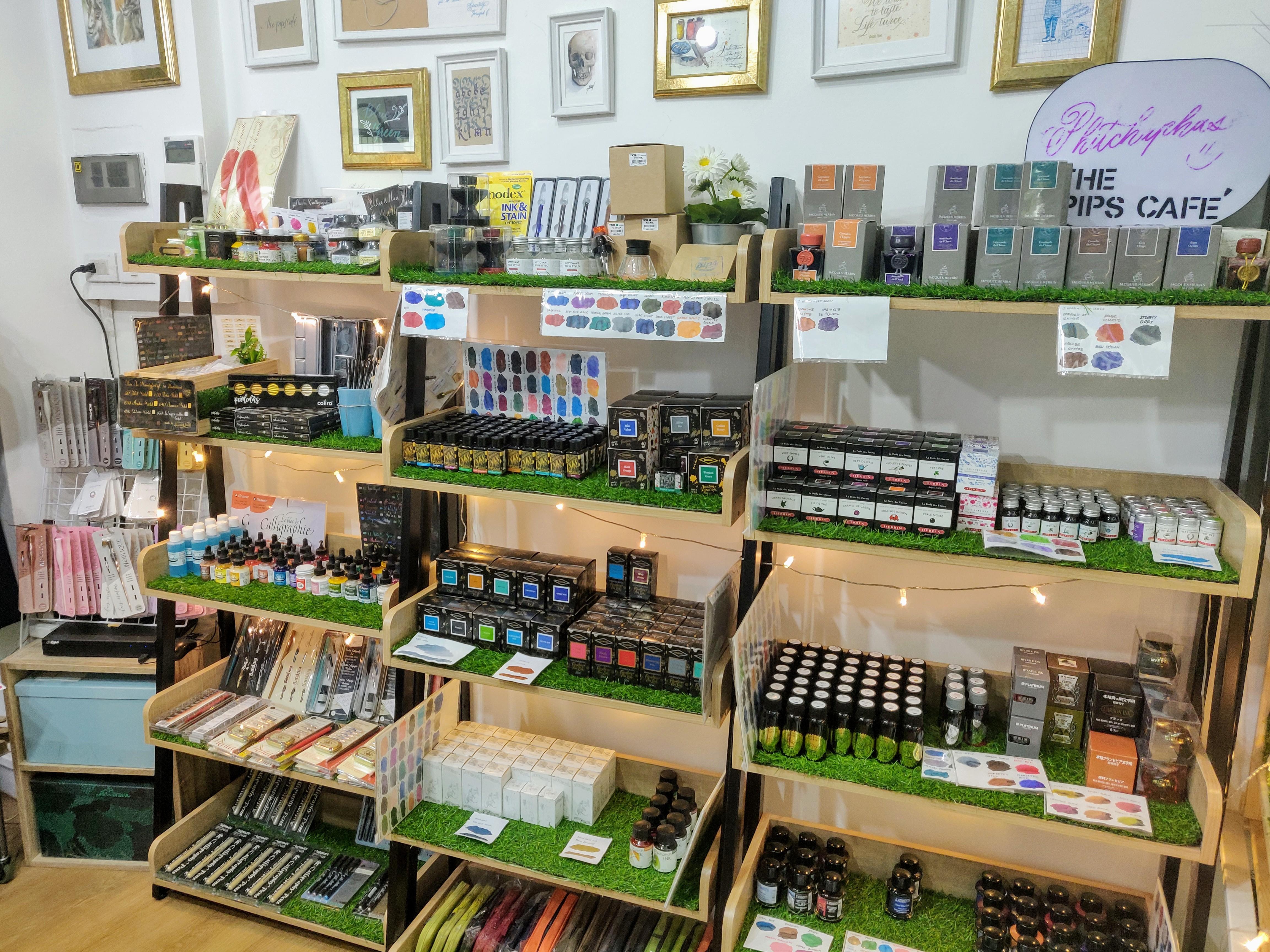 Since we're appreciating fountain pen shops, greetings from Bangkok