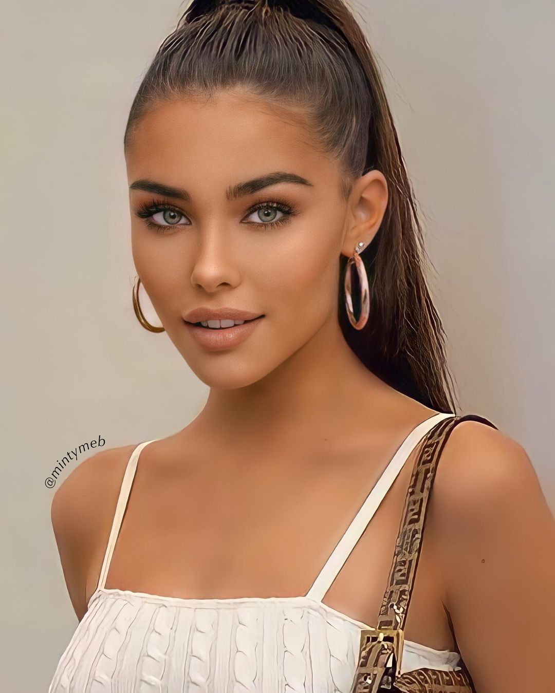 Maddie r/Madisonbeer