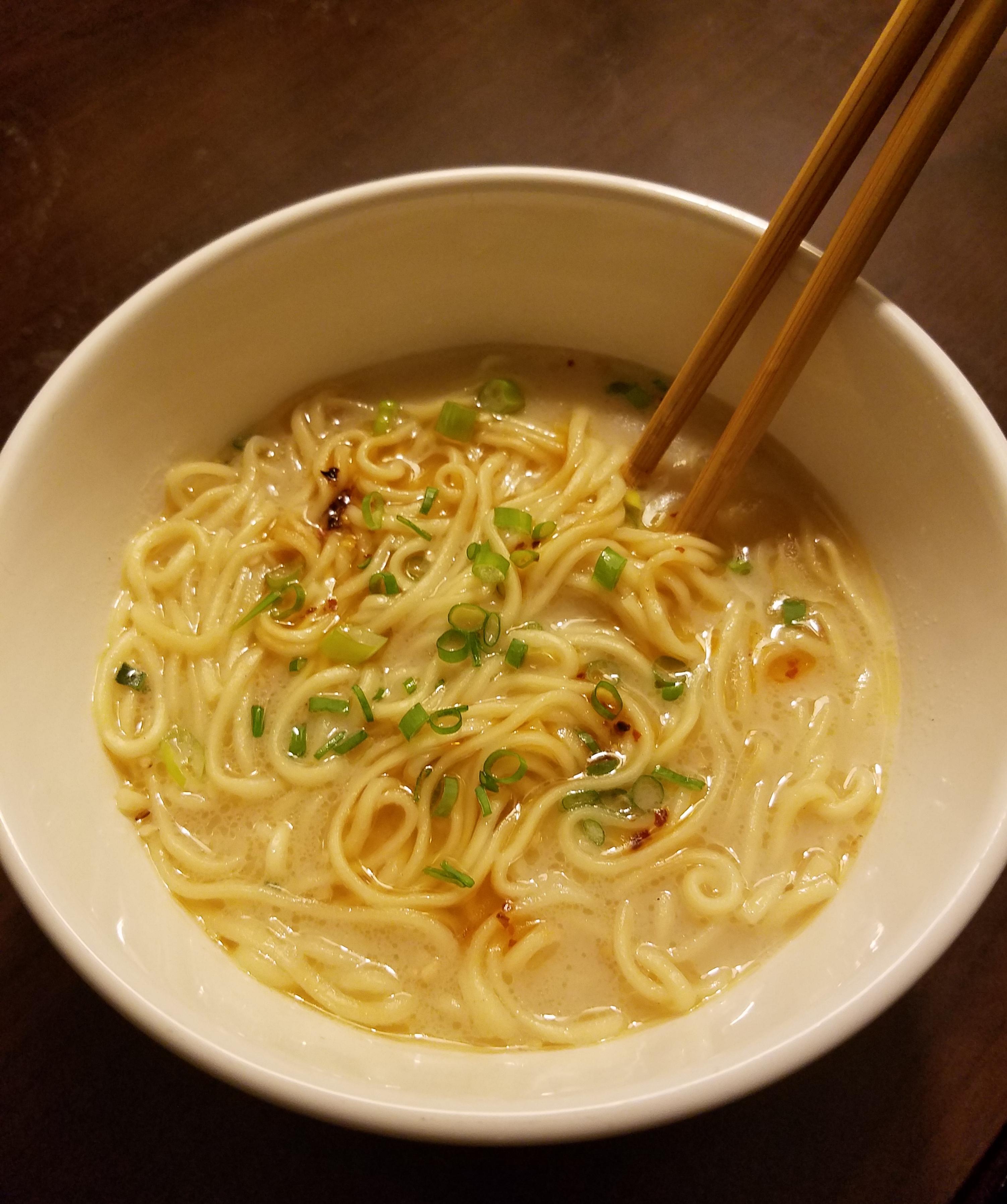 Nissin Raoh Umami Tonkotsu with chili oil and green onion r/ramen