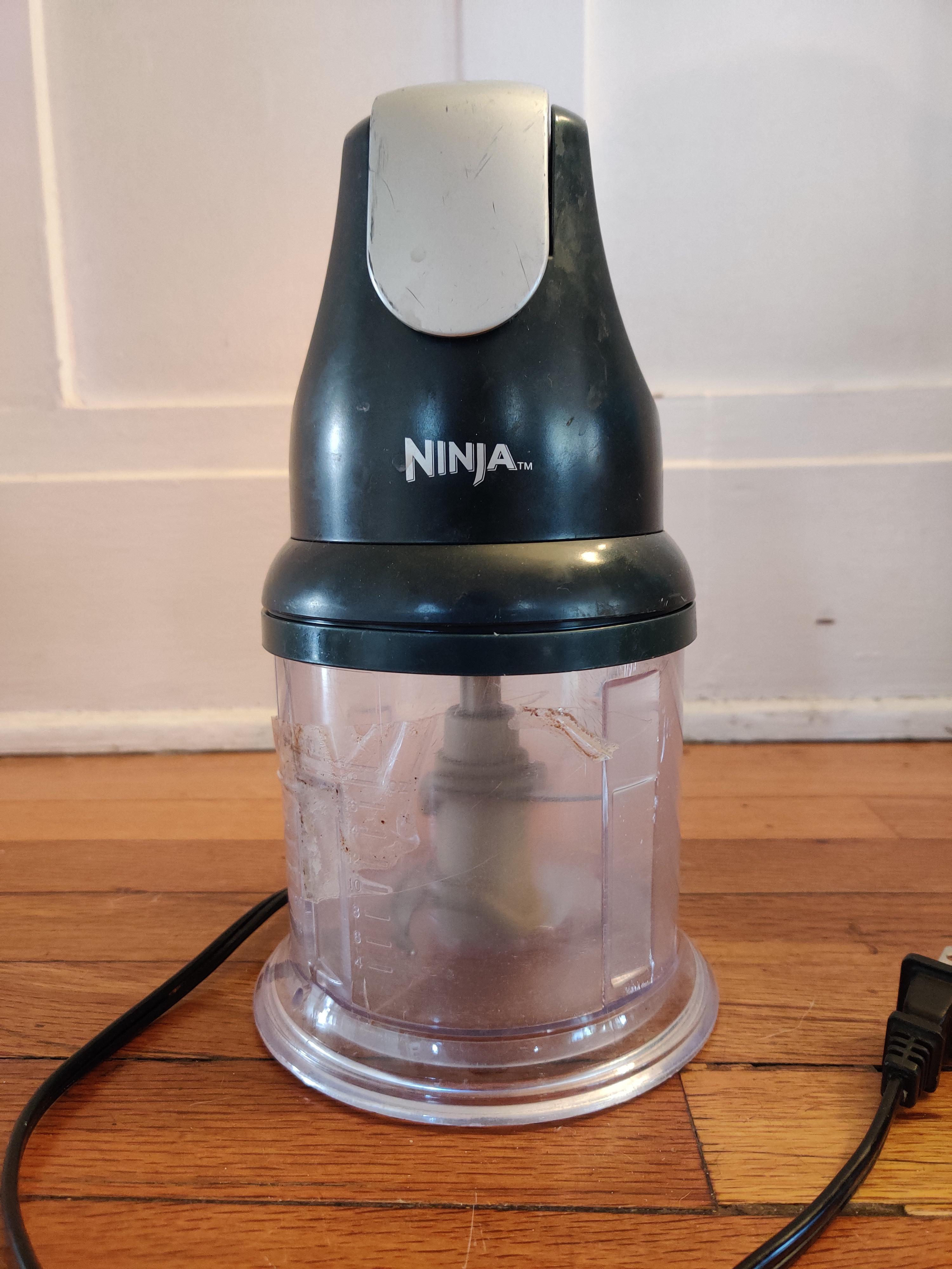 FREE Used Ninja blender (works fine, all parts included but the bowl is cracked) DTLB r/longbeach