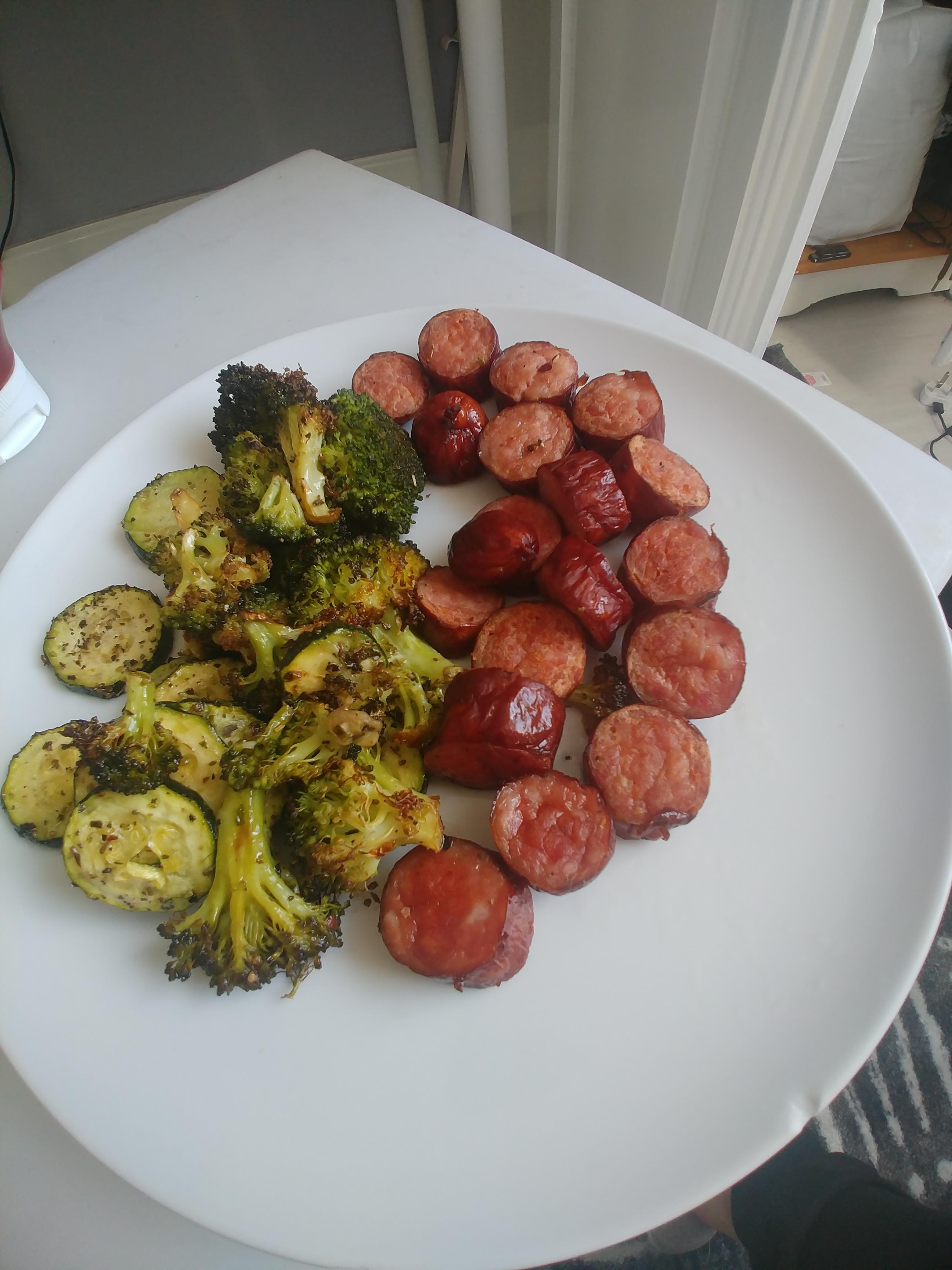 Kielbasa, courgette, broccoli. Day 3 of keto cooking! r/ketouk