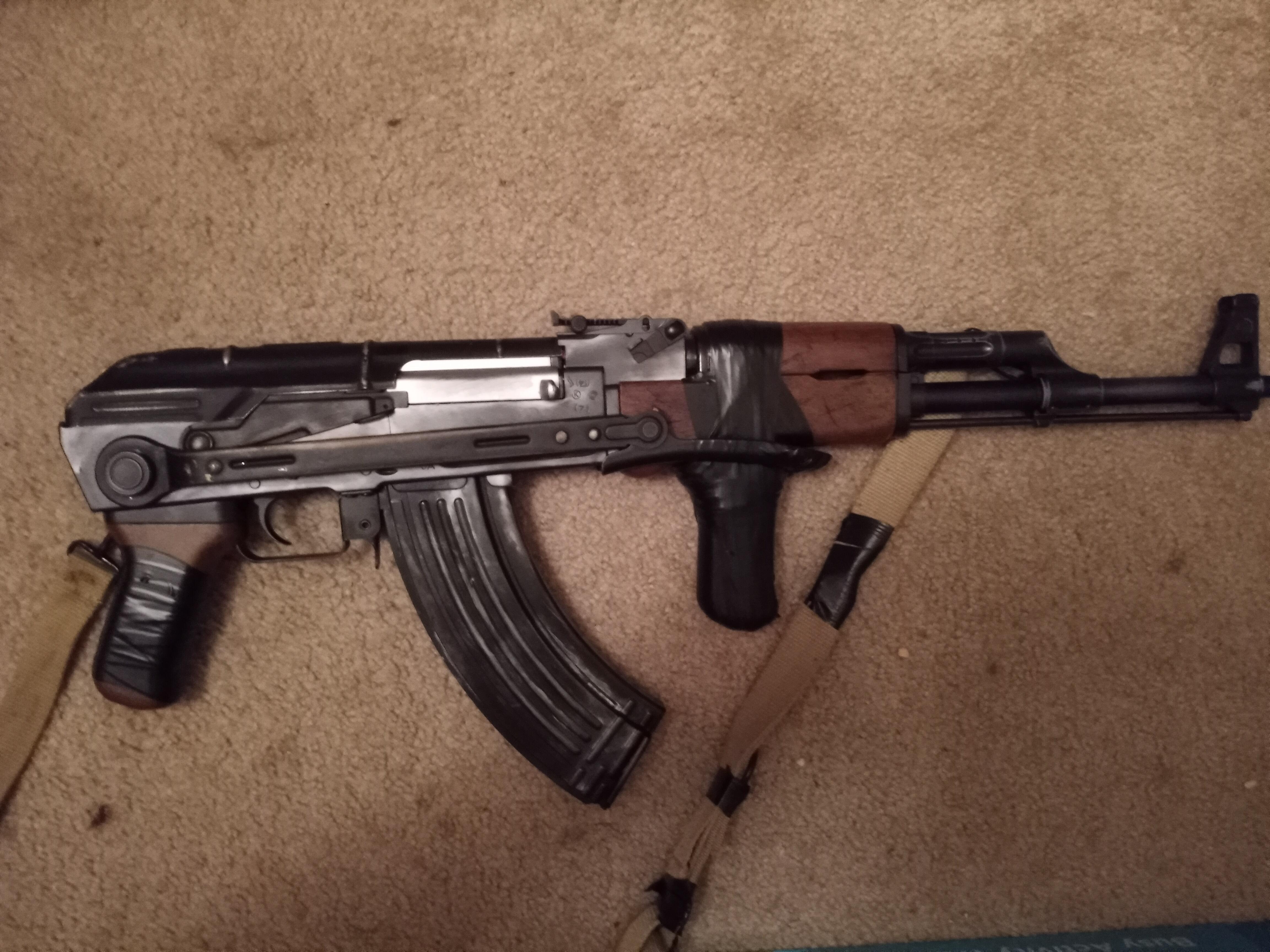 who needs a rail system and a real foregrip when you have electrical