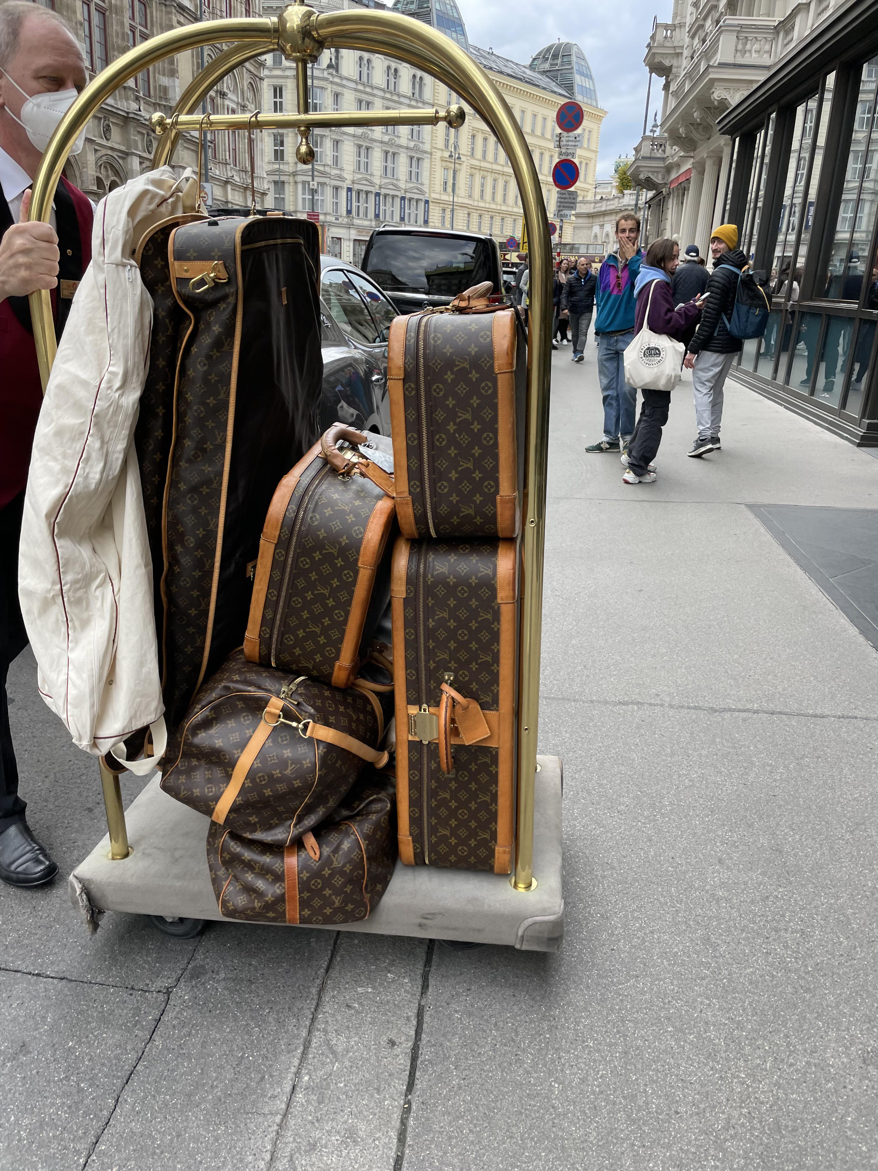 Can anyone give a cost estimate on this set of luggage? (Vienna