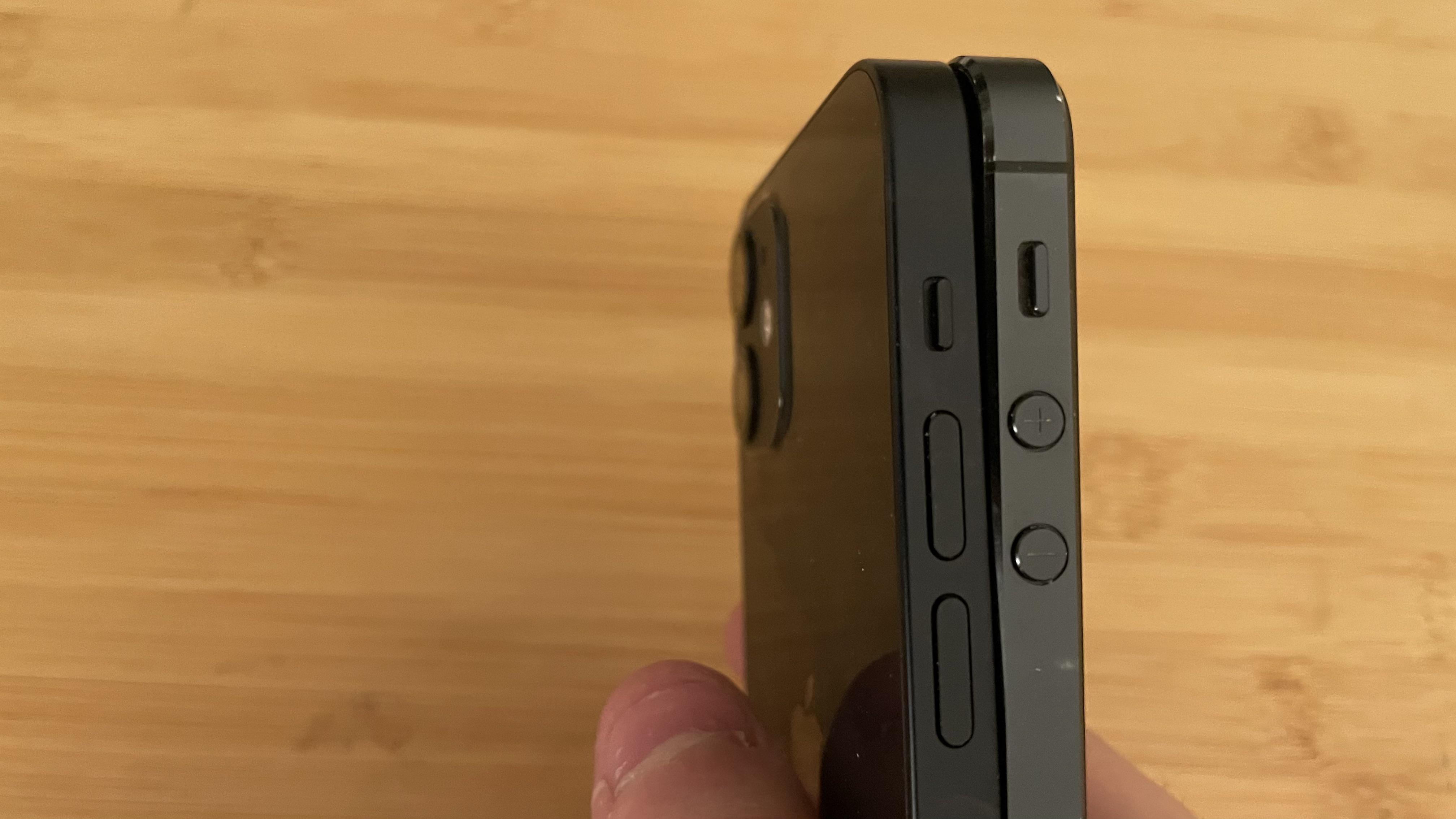 Slate iPhone 5 vs Black iPhone 12 Mini r/iPhone12Mini